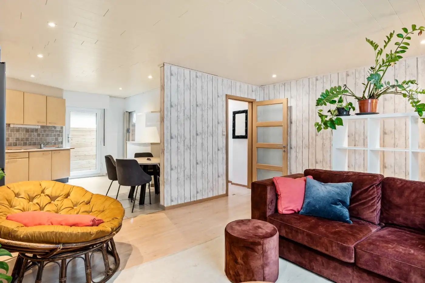 Gesloten bebouwing met 2 slpk., tuinberging en tuin foto 3