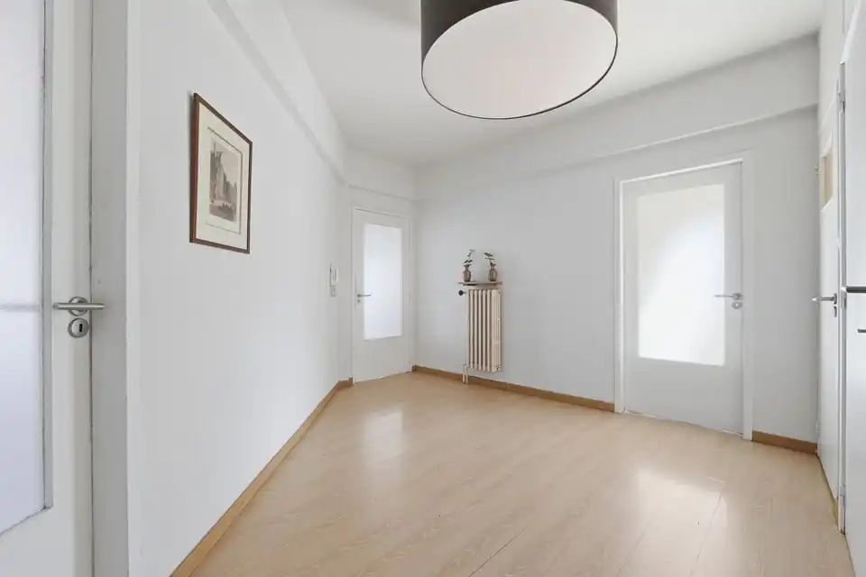 LICHTRIJK APPARTEMENT MET 2 SLKS IN HET CENTRUM VAN SINT-TRUIDEN foto 6