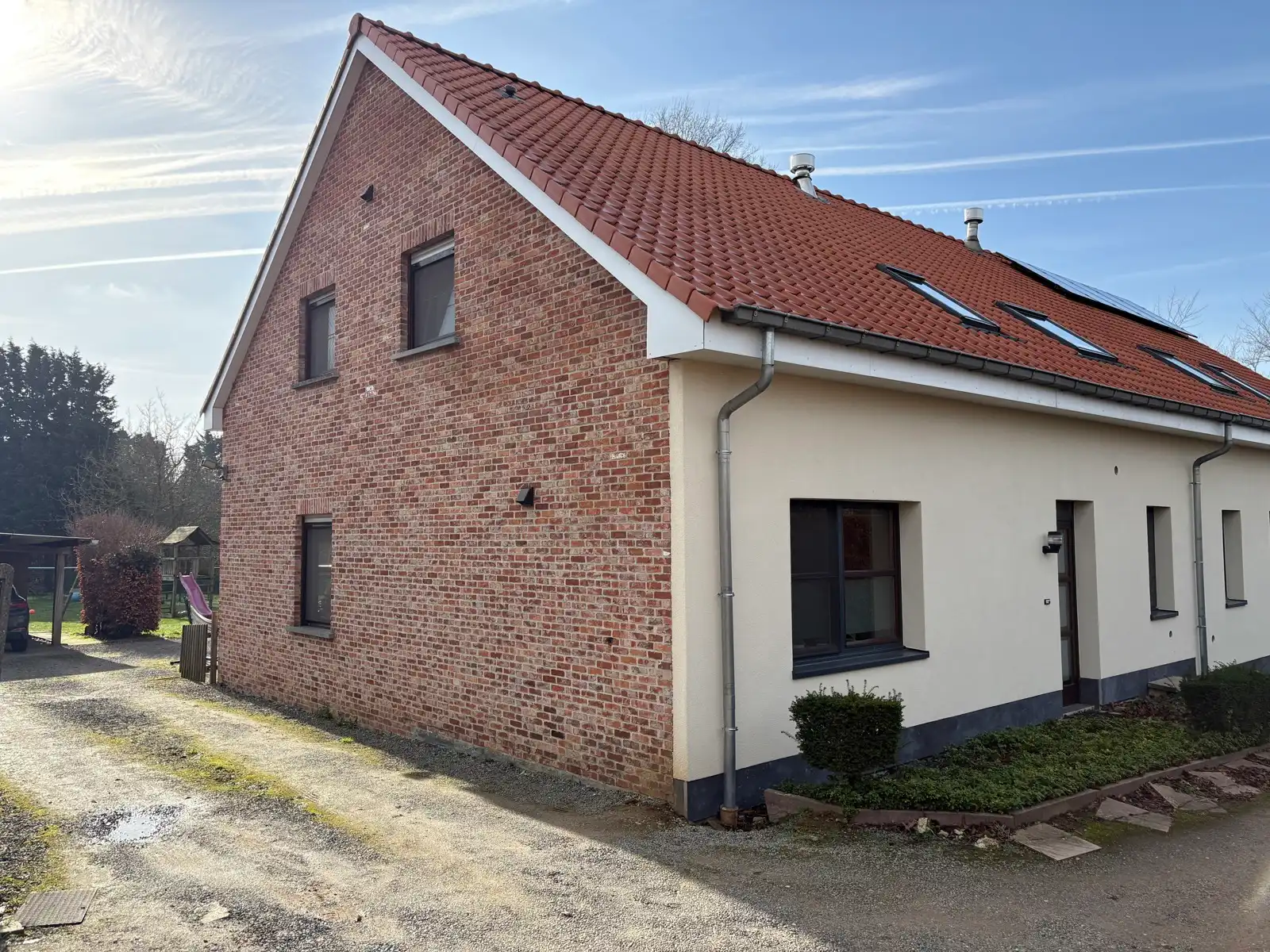 Verzorgde woning met 3 slaapkamers foto {{pictureIndex}}