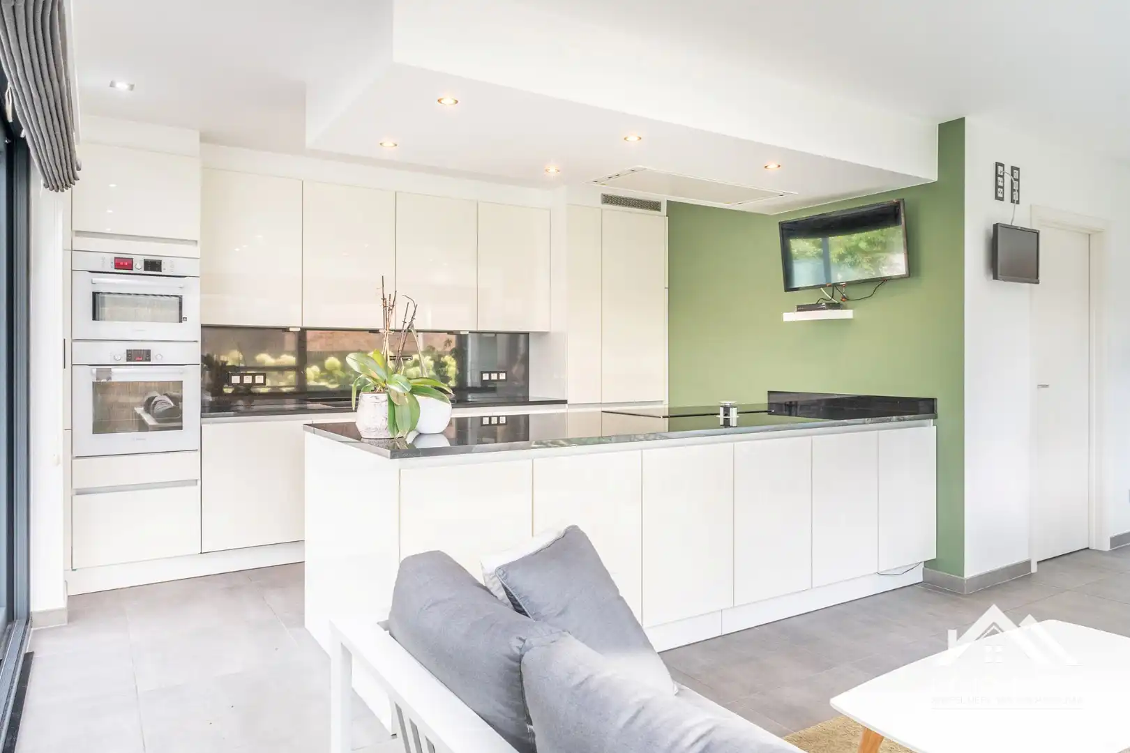 Jonge recente woning met heel veel volume! foto 2