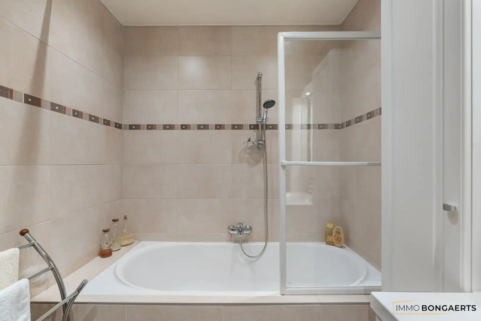 Halfopen woning met 3 slaapkamers foto 24