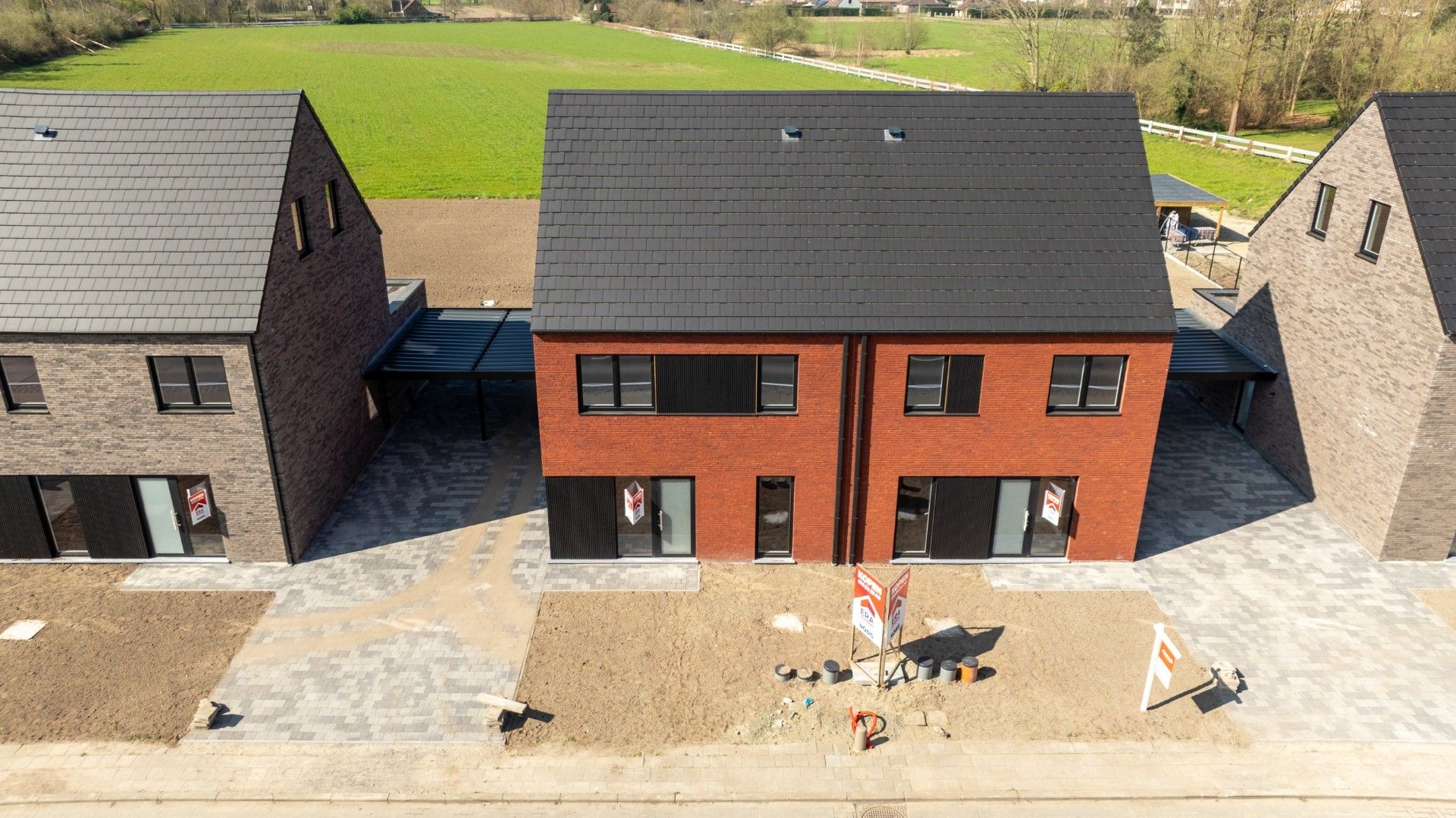Energiezuinige halfopen bebouwing met zongerichte tuin foto 4