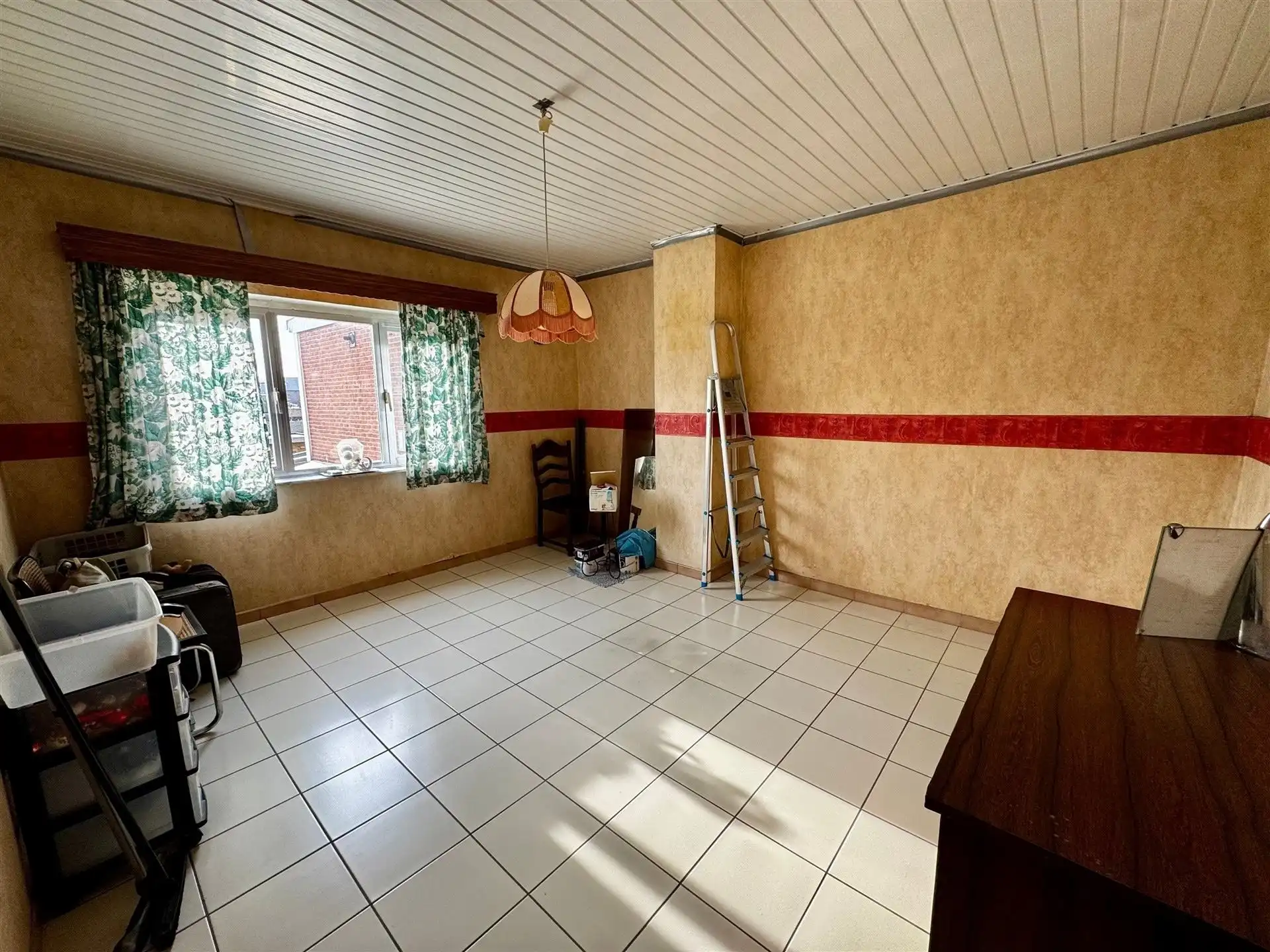 Gesloten bebouwing met ruime indeling en zuidgerichte tuin in Vucht foto 15