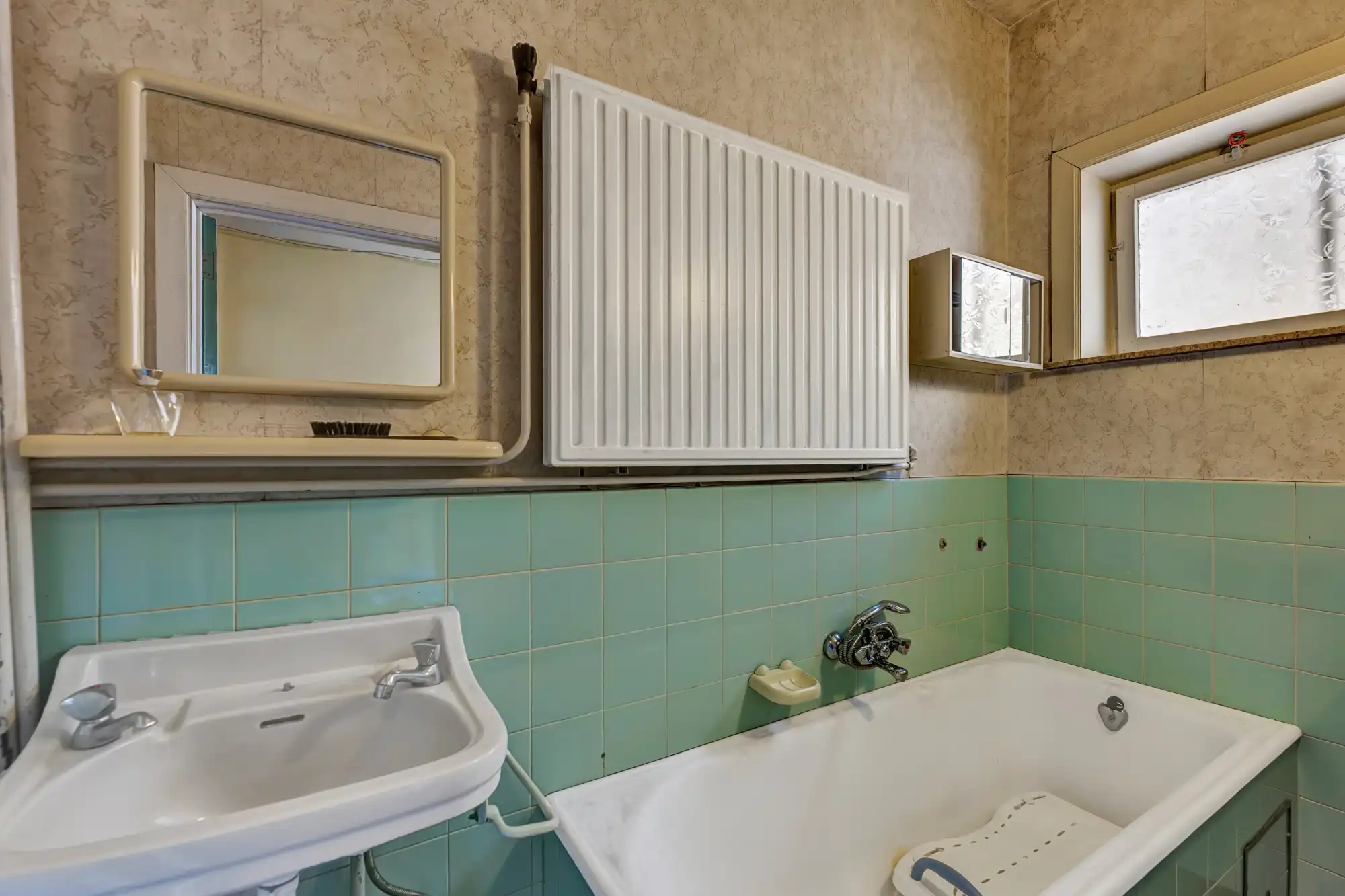 Ruime te renoveren woning met loods en bouwgrond foto 15