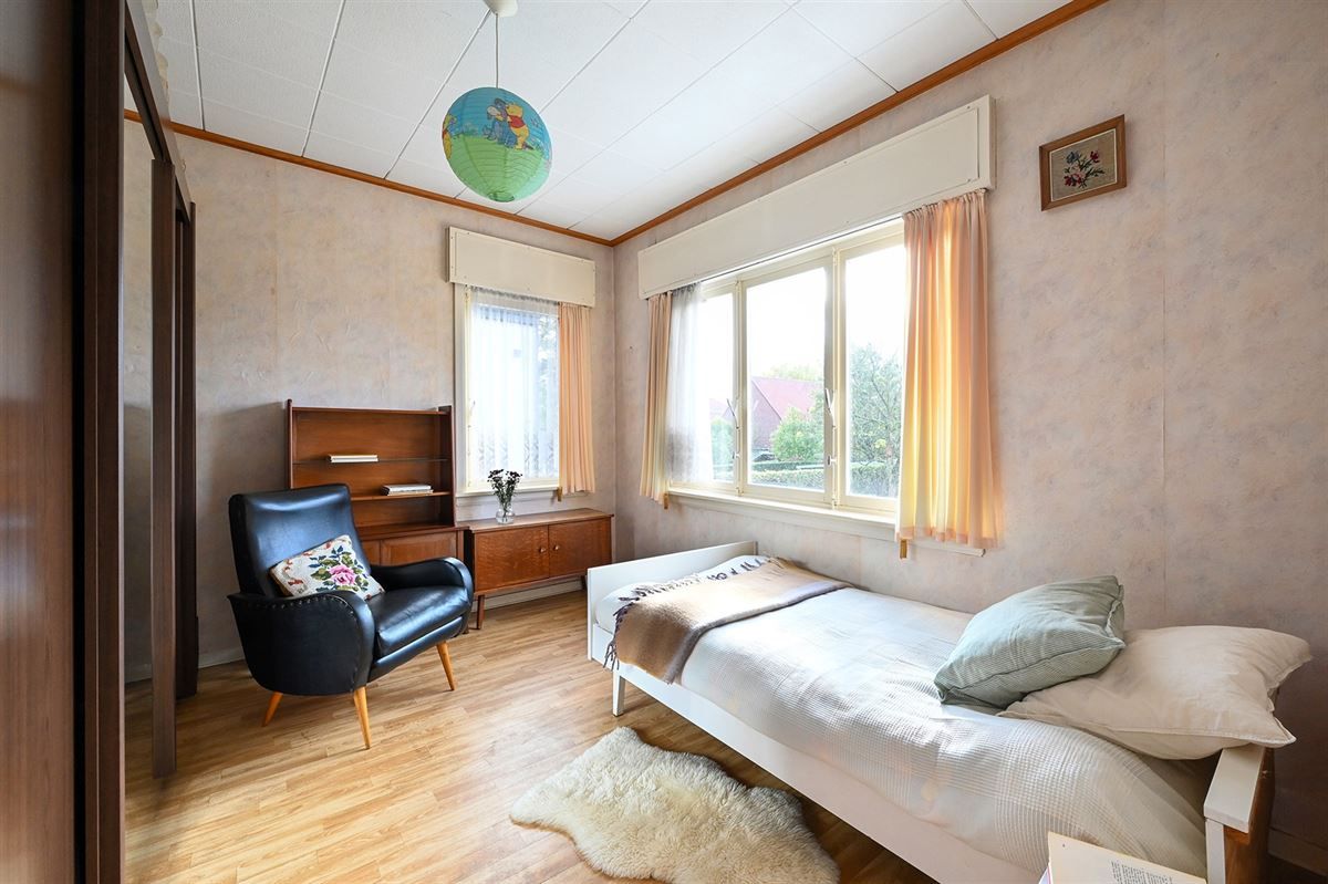 Te renoveren halfopen woning met potentieel foto 22