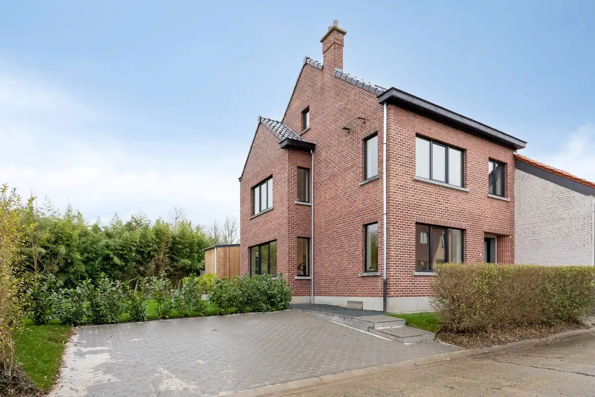 Energiezuinige, volledig gerenoveerde woning met 3 slaapkamers in Ninove foto {{pictureIndex}}