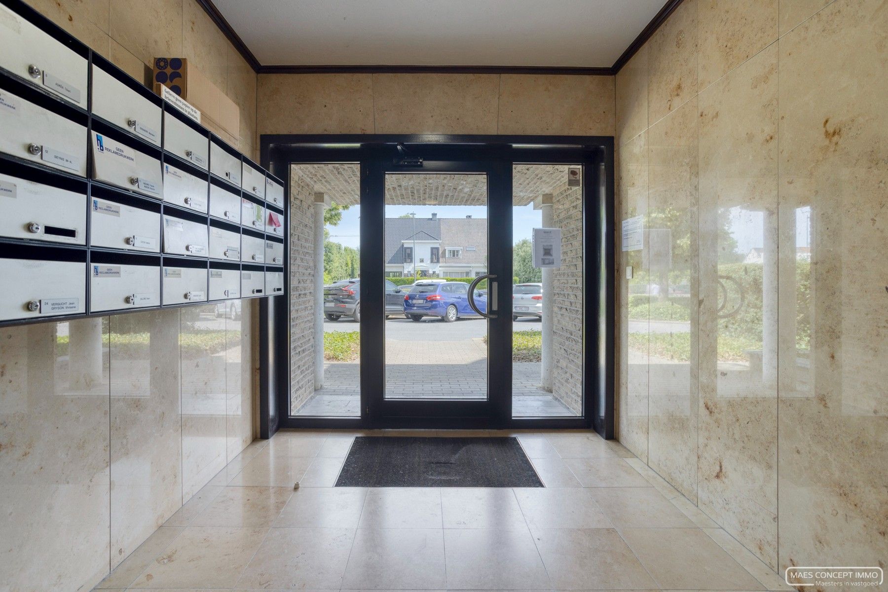 Instapklaar appartement te koop in Harelbeke — topligging vlak bij Kortrijk! foto 4