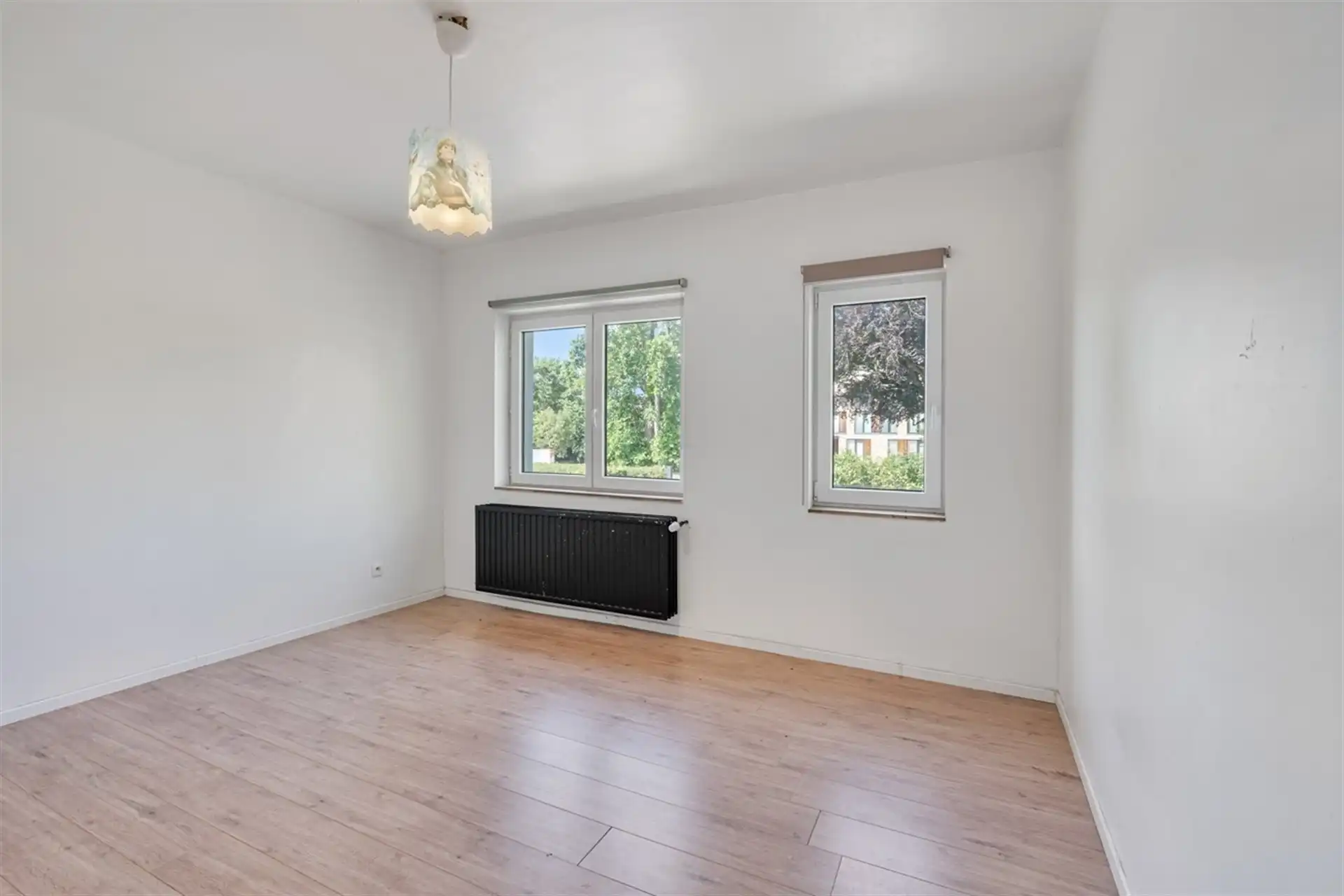 Prachtige HOB met vier slaapkamers, bureau en grote tuin foto 14