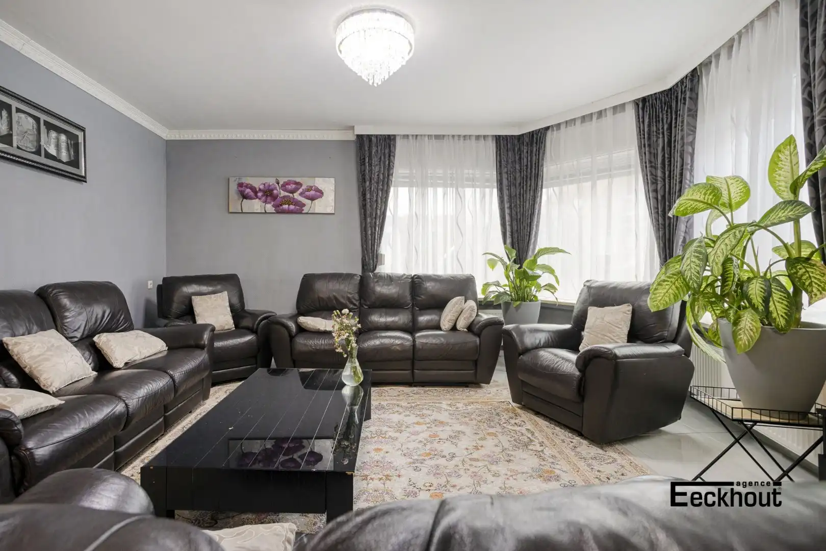 Ruime hoekwoning met 6 slaapkamers en met terras en aangebouwde garage foto 5