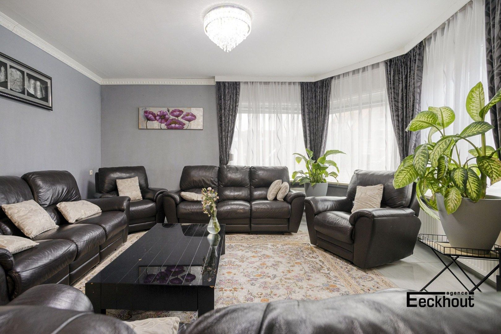 Ruime hoekwoning met 6 slaapkamers en met terras en aangebouwde garage foto 4