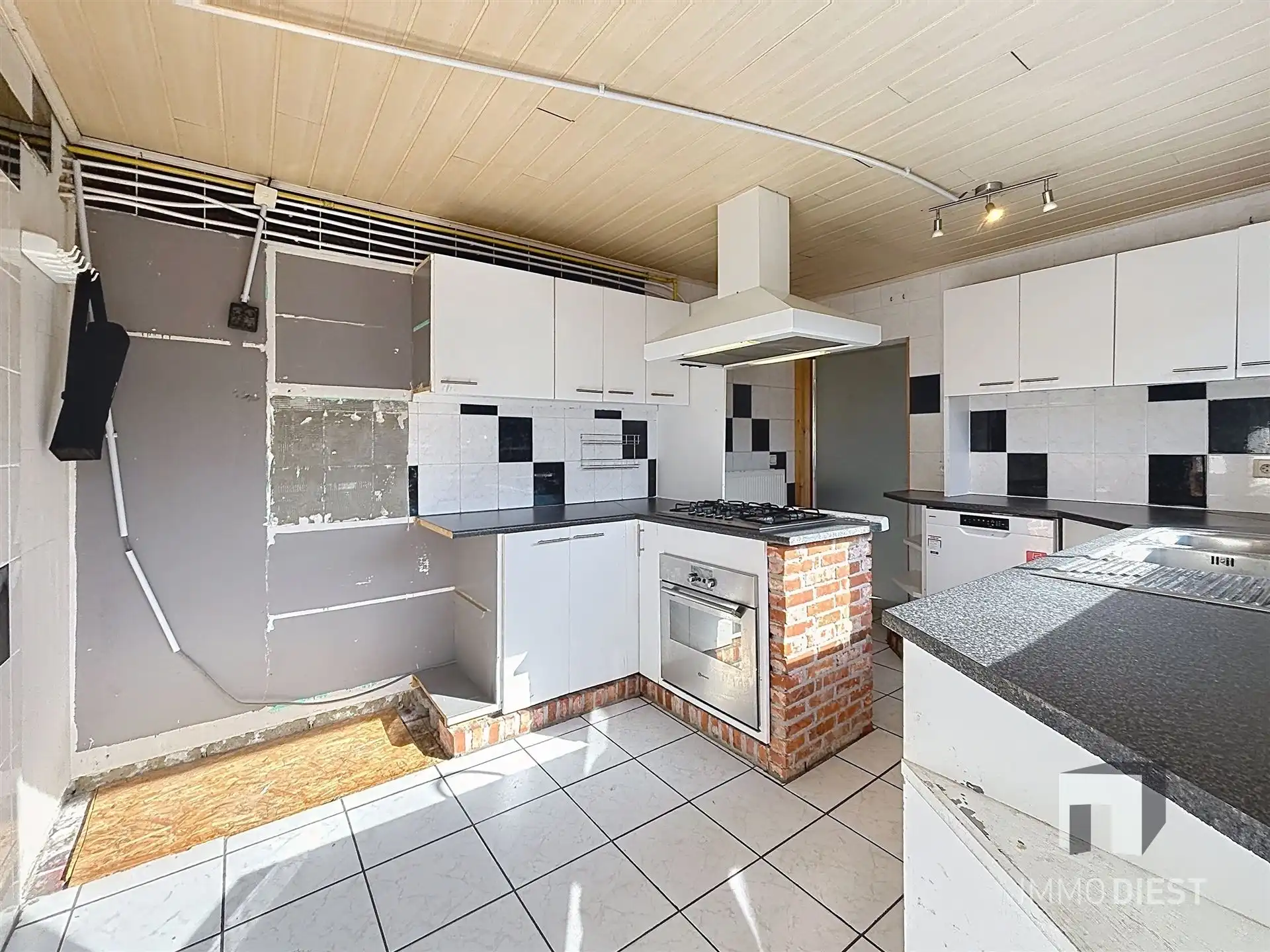 Op te frissen, halfopen bebouwing in het rustige Averbode. foto 10