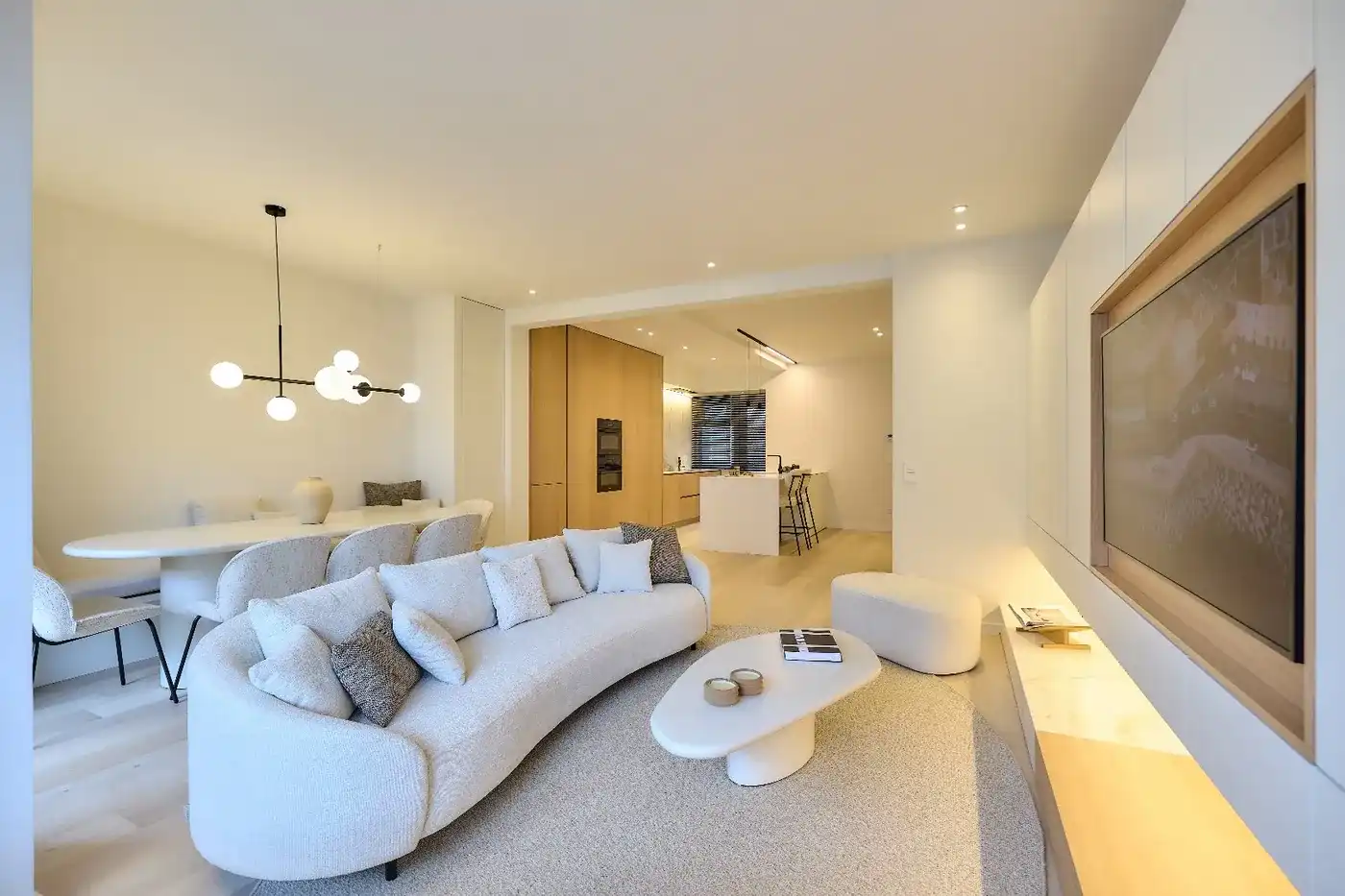 Volledig gerenoveerd 4 slk appartement met zijdelings zeezicht op een zeer centrale ligging  foto 6