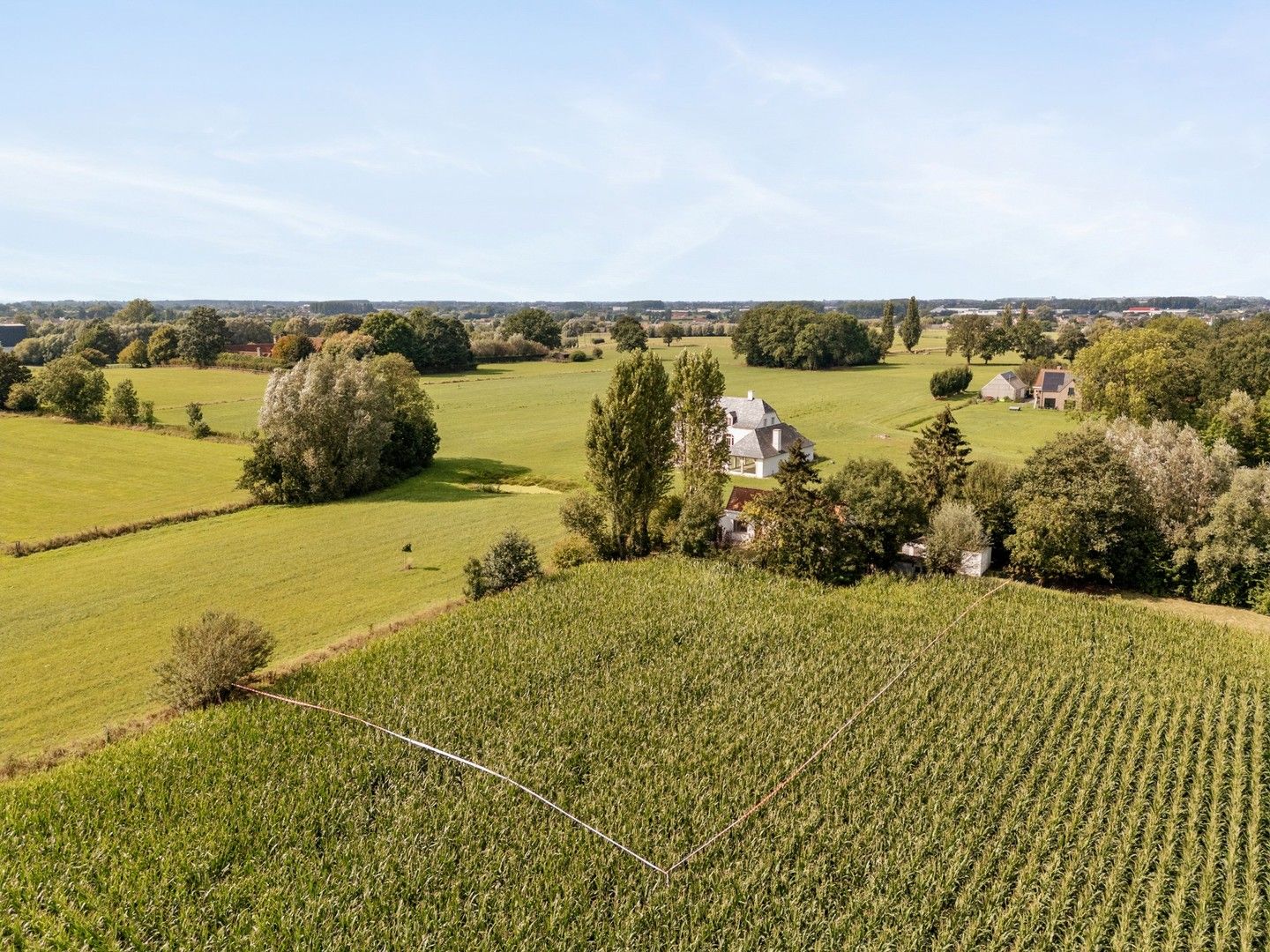 Volledig te renoveren landelijk knus woonhuis of zelf te bouwen woning op deze prachtige locatie in Ingooigem foto 2