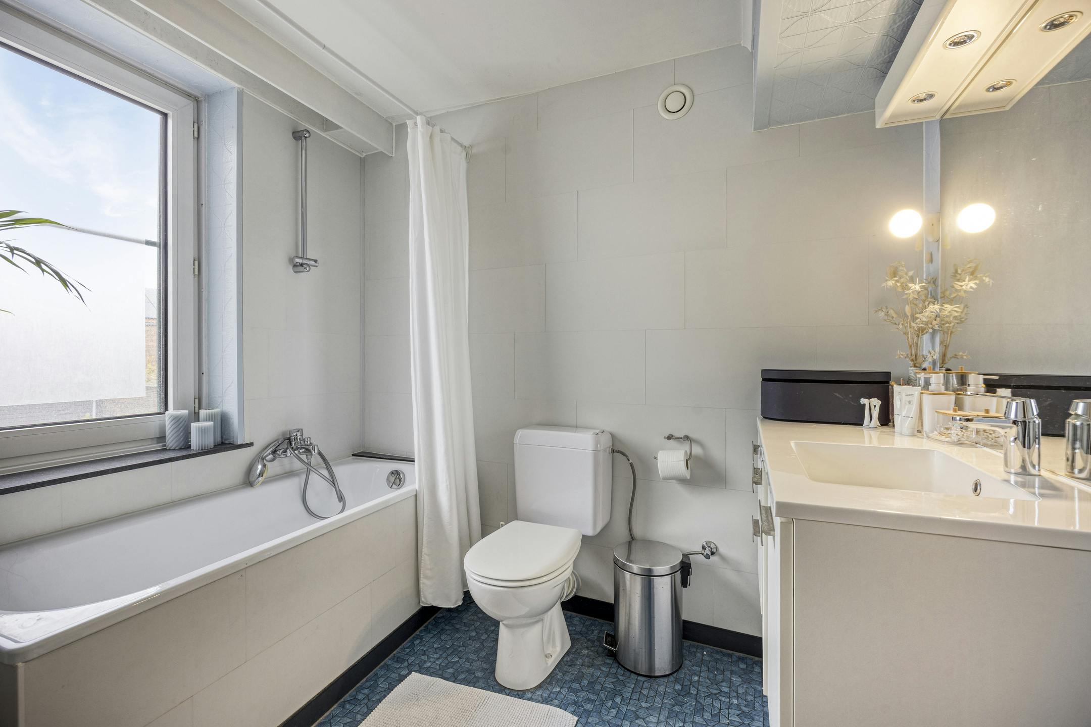 Uniek handelshuis met ruime garage in het hartje Borgloon foto 13