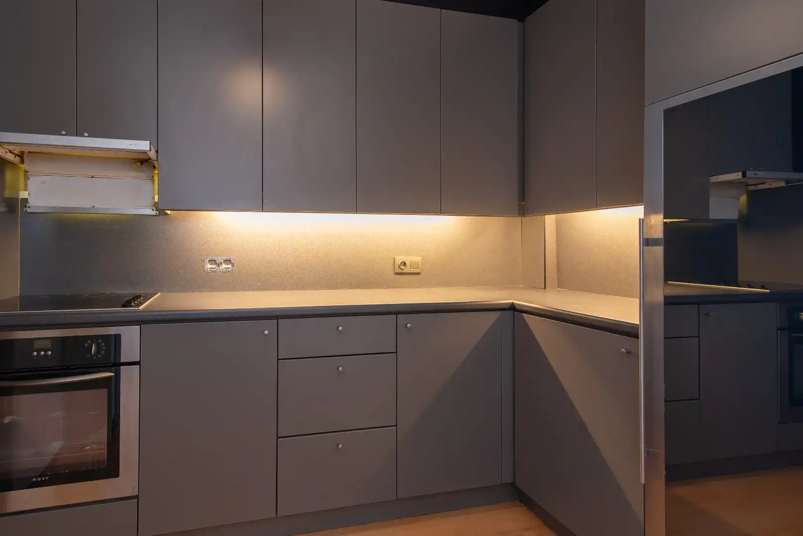 Lichtrijk appartement met panoramisch zeezicht aan de kust foto 4