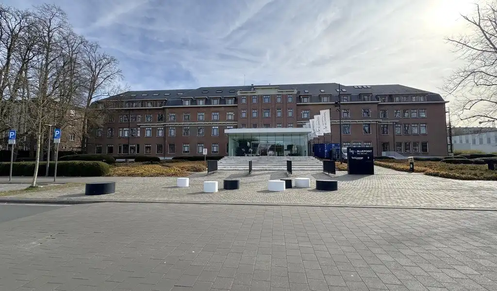 Full-service kantoor in BluePoint Business Center foto 13