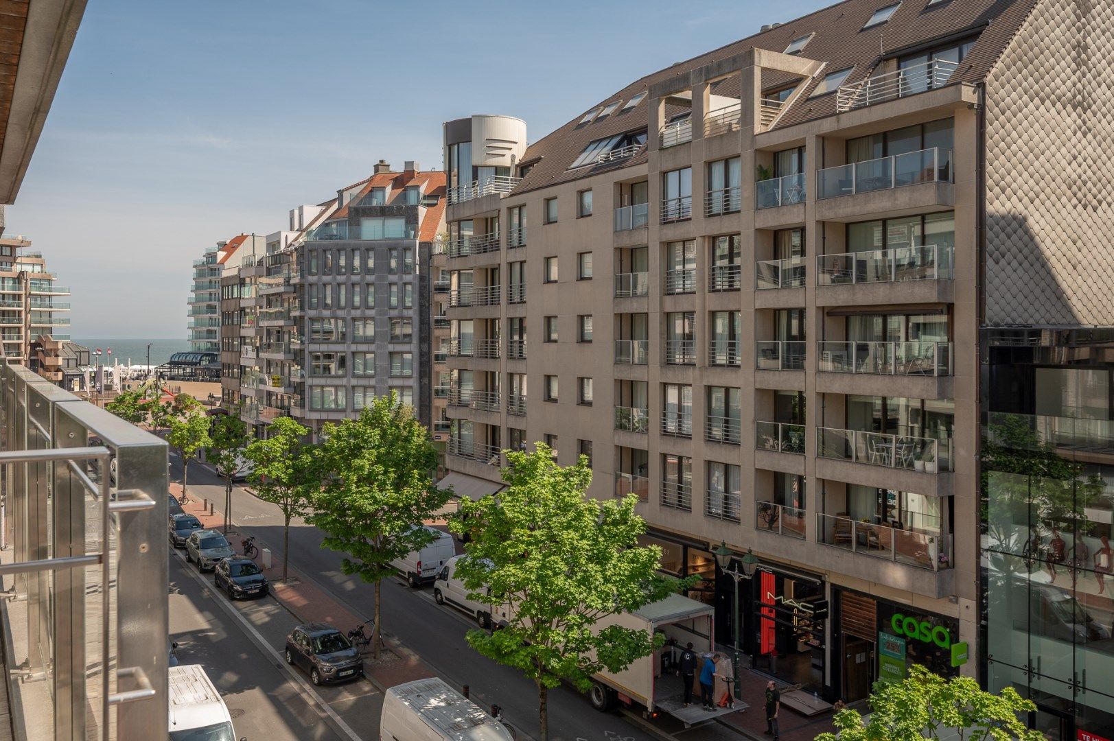 Prachtig gerenoveerd hoekappartement in centrum Knokke vlakbij de Zeedijk en het Van Bunnenplein  foto 11