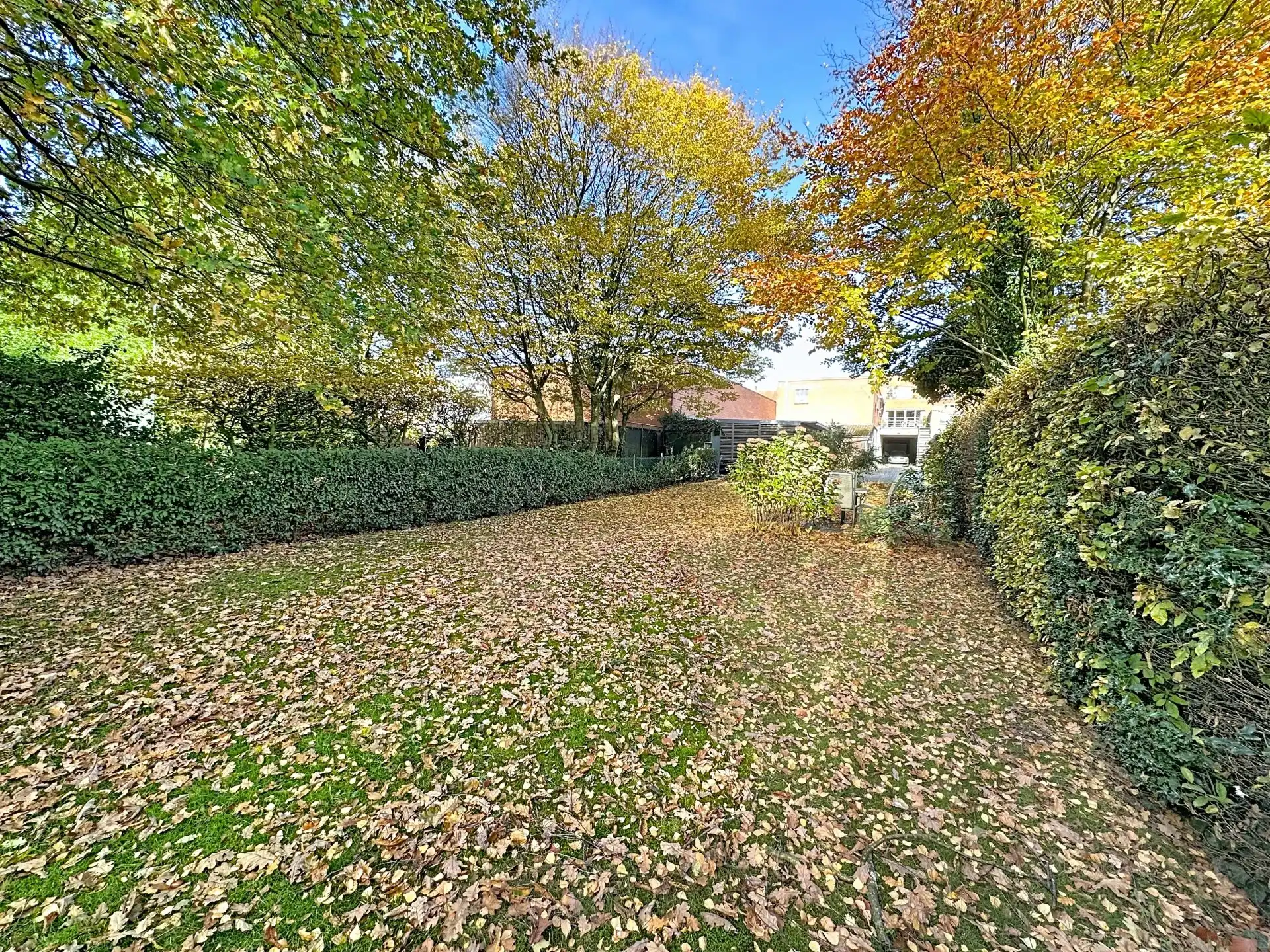 Zeer ruim en luxueus appartement met 2 slaapkamers, terras, tuin en overdekte staanplaats. foto 39