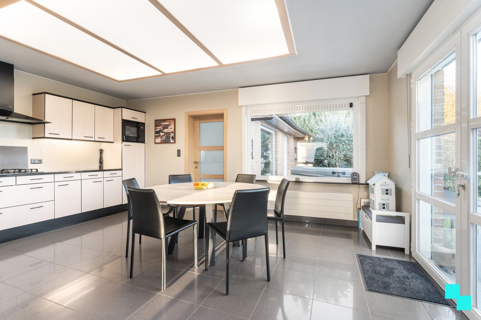 Instapklare HOB met dubbele garage nabij centrum Rumbeke foto 9