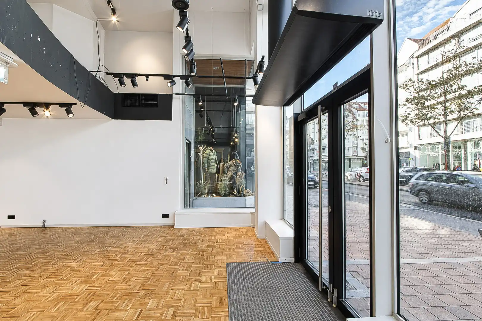 Centraal gelegen winkelpand met mezzanine Lippenslaan 162 foto 6