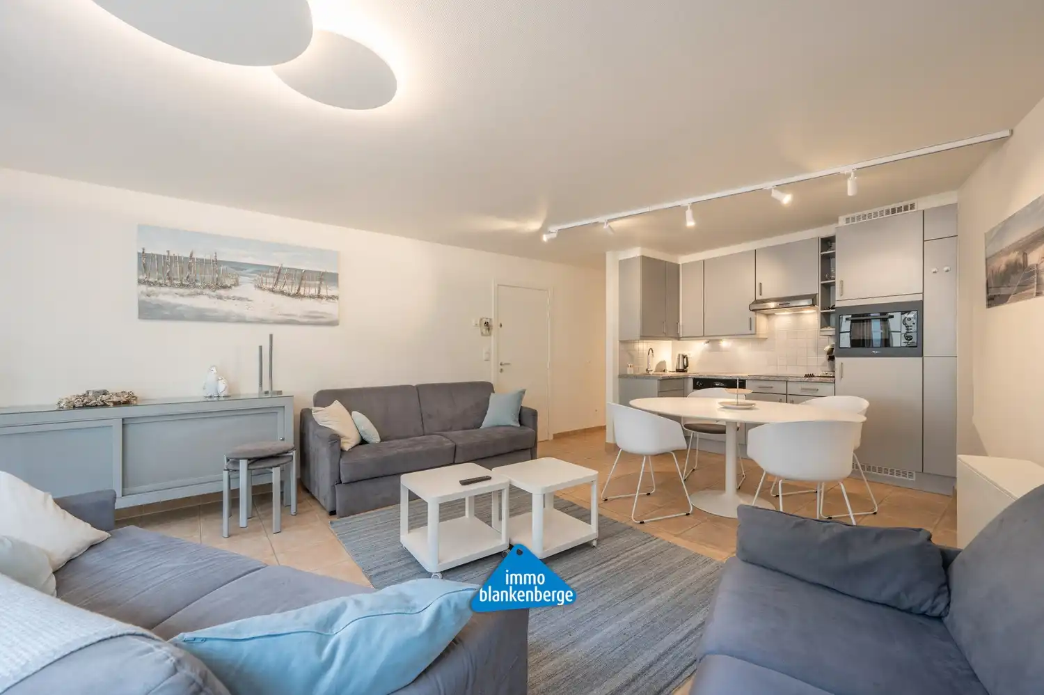 Instapklaar gemeubeld  éénslaapkamerappartement op topligging aan de zee in Blankenberge foto 4