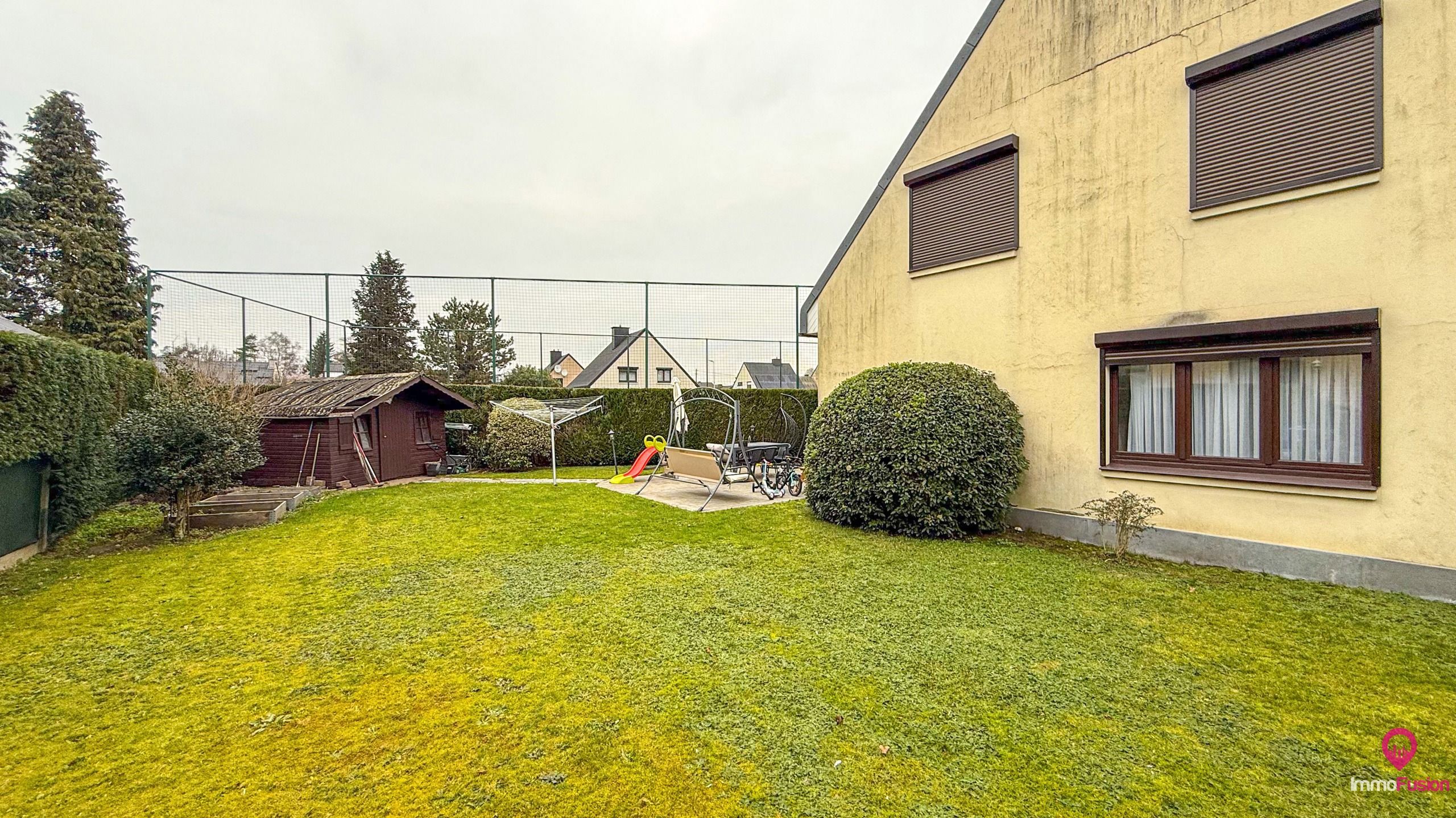 Ruime gezinswoning met 3 slaapkamers in rustige straat! foto 37