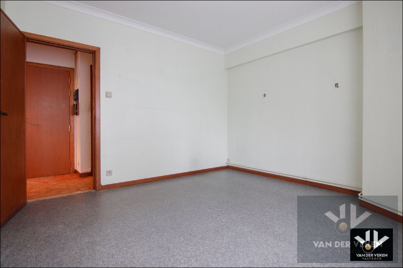 Op te frissen, lichtrijk appartement op toplocatie in bruisend Hasselt foto 9