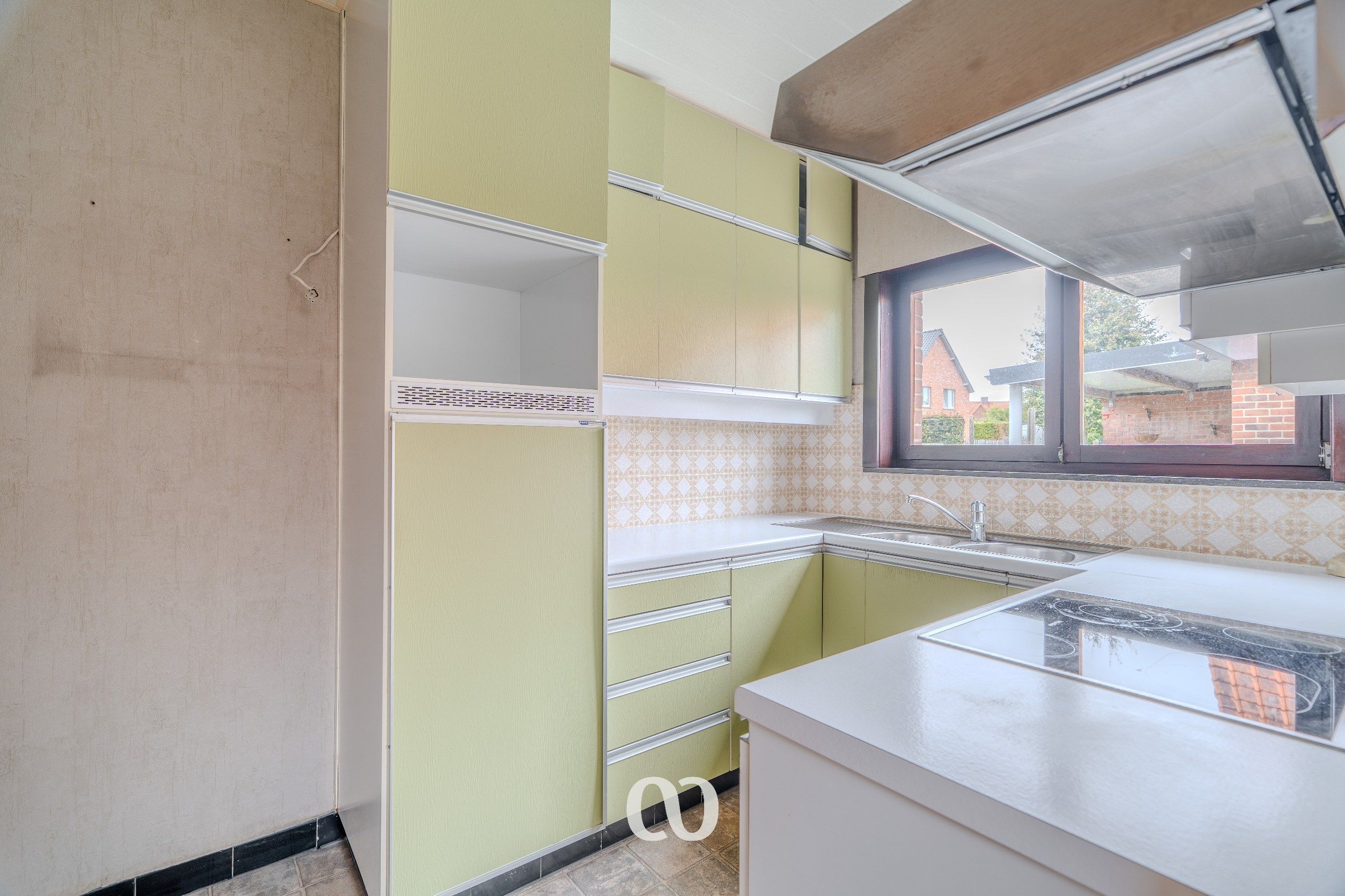 Alleenstaande woning met tuin en prachtig uitzicht in Huise foto 5