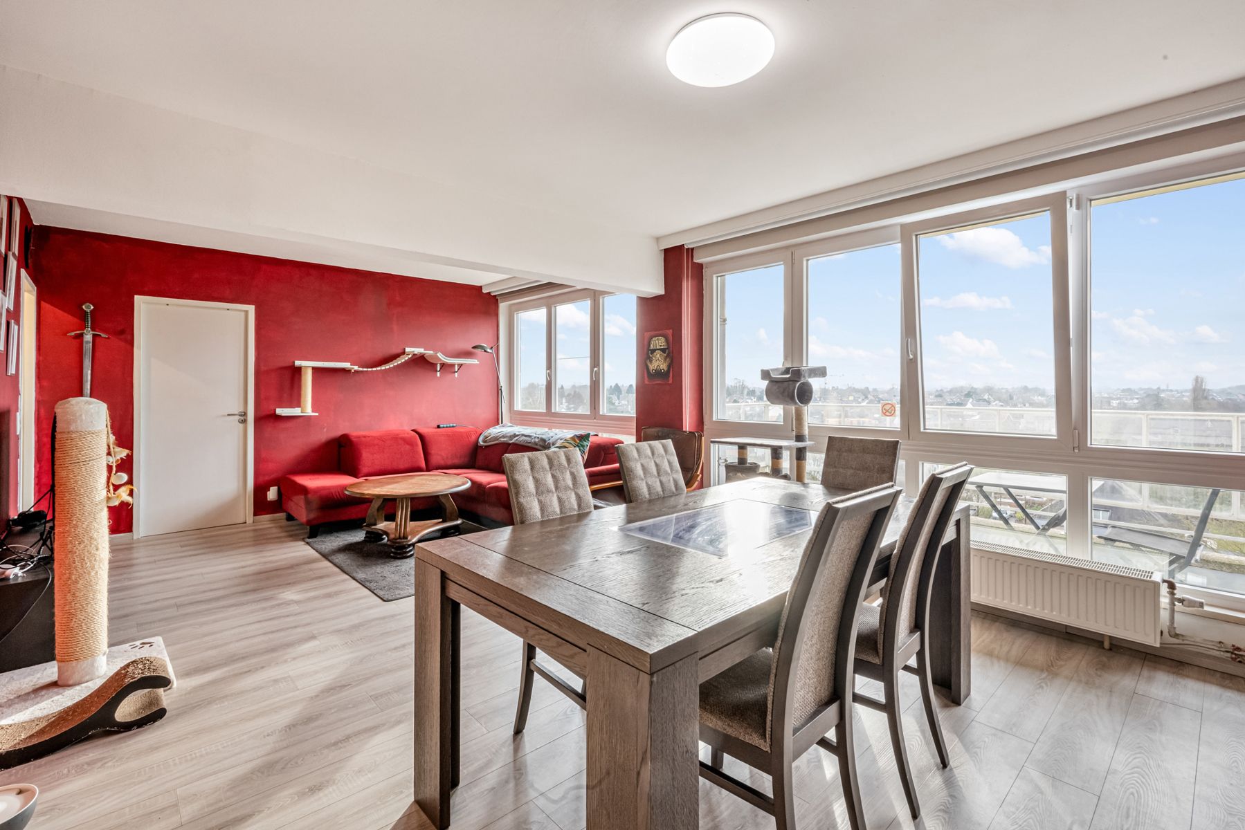 Instapklaar 3-slaapkamerappartement met terras en uitzicht foto 2