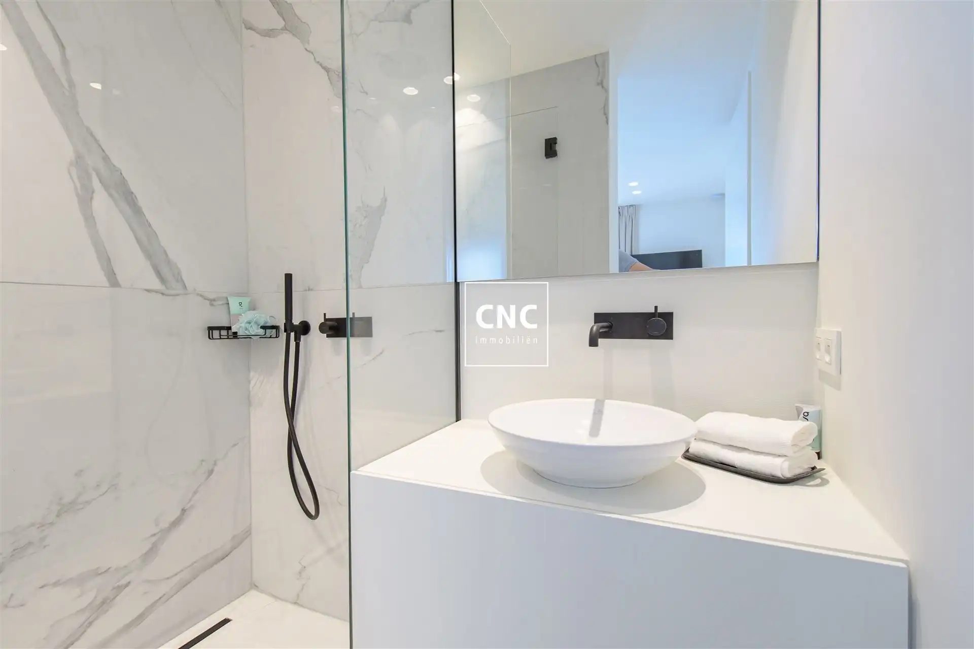 Prachtig lichtrijk hoek appartement met magnifiek open zicht foto 14