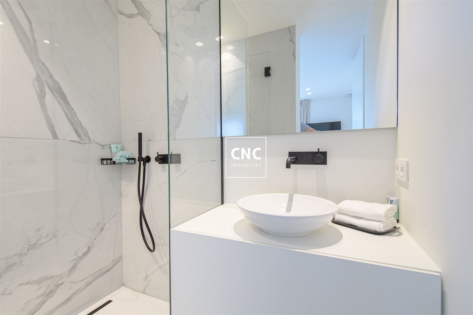 Prachtig lichtrijk hoek appartement met magnifiek open zicht foto 14