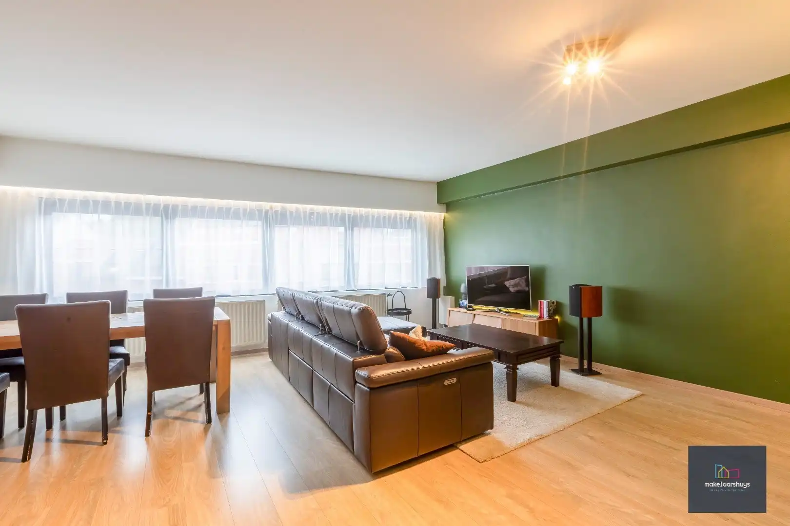 Heel ruime Instapklare woning in rij  met zonneterras en 2 staanplaatsen foto 5