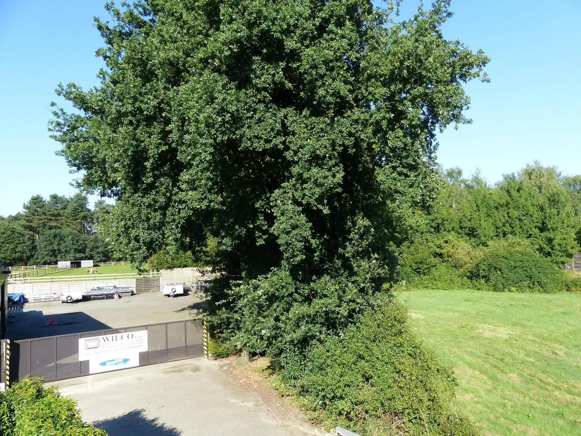 Appartement met 2 slaapkamers, ruim terras en autostaanplaats te OLV Olen ! foto 18