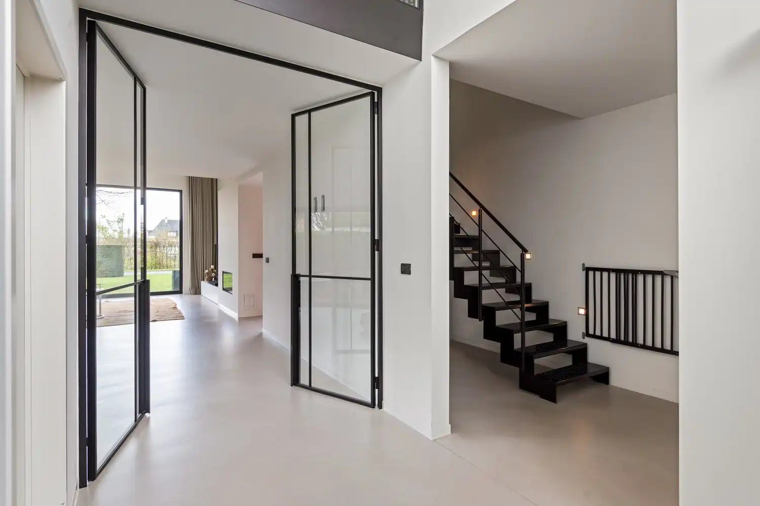 Ruime, exclusief afgewerkte woning met zwembad op Toplocatie te Berlaar foto 10