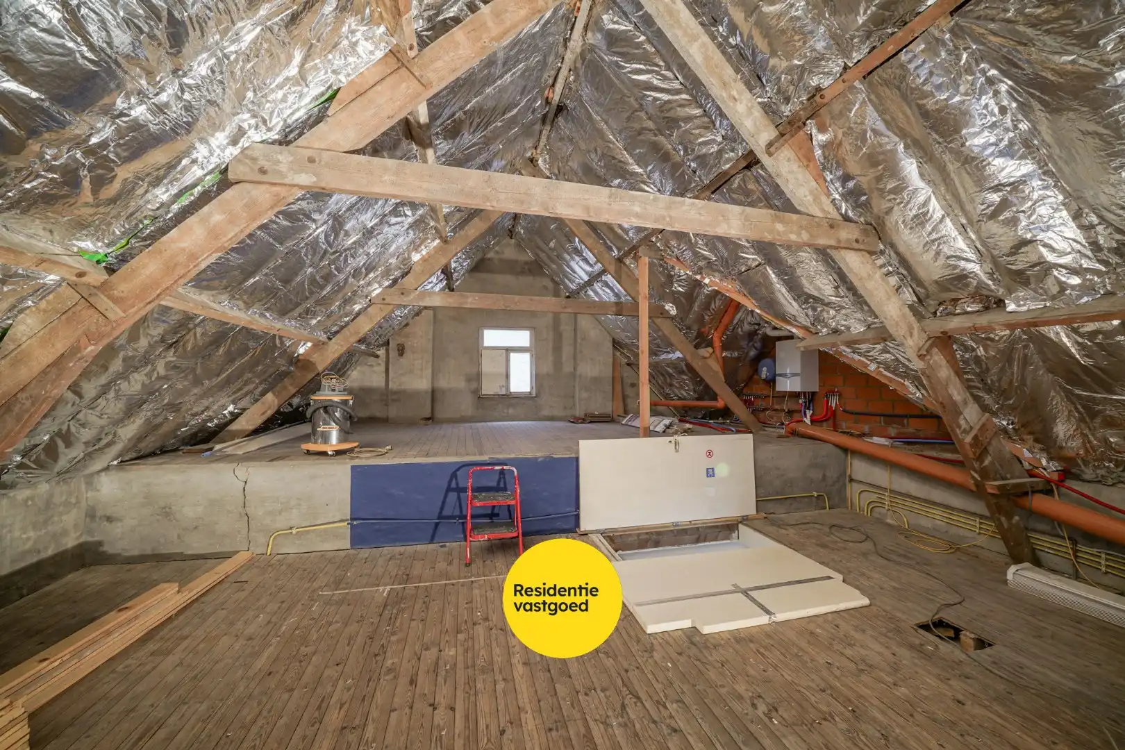 Alleenstaande woning op ruim perceel met vernieuwd woongedeelte en loods (80 m²) foto 25