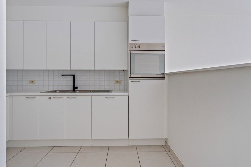 Ruim 2 slaapkamer appartement TE KOOP in residentie Den Hert in hartje Oostrozebeke! foto 8