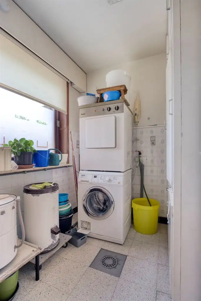 Vrijstaande woning met 4 slaapkamers, ruime tuin en garage op een riant perceel van 9a99ca, rustig gelegen nabij het centrum van Maaseik.  foto 13