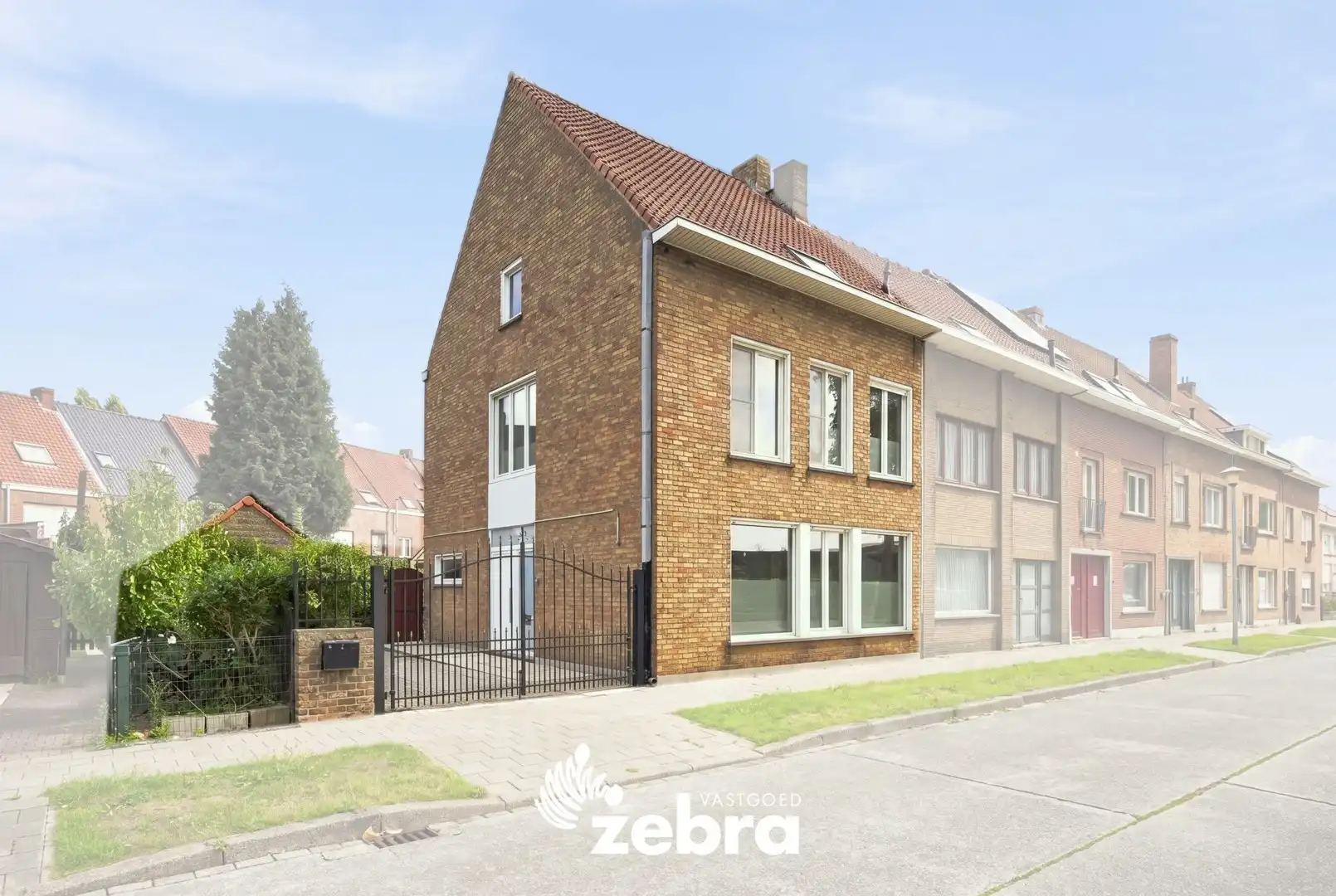 Halfopen bebouwing met drie slaapkamers, ruime zolder en garage in Brugge! foto 33