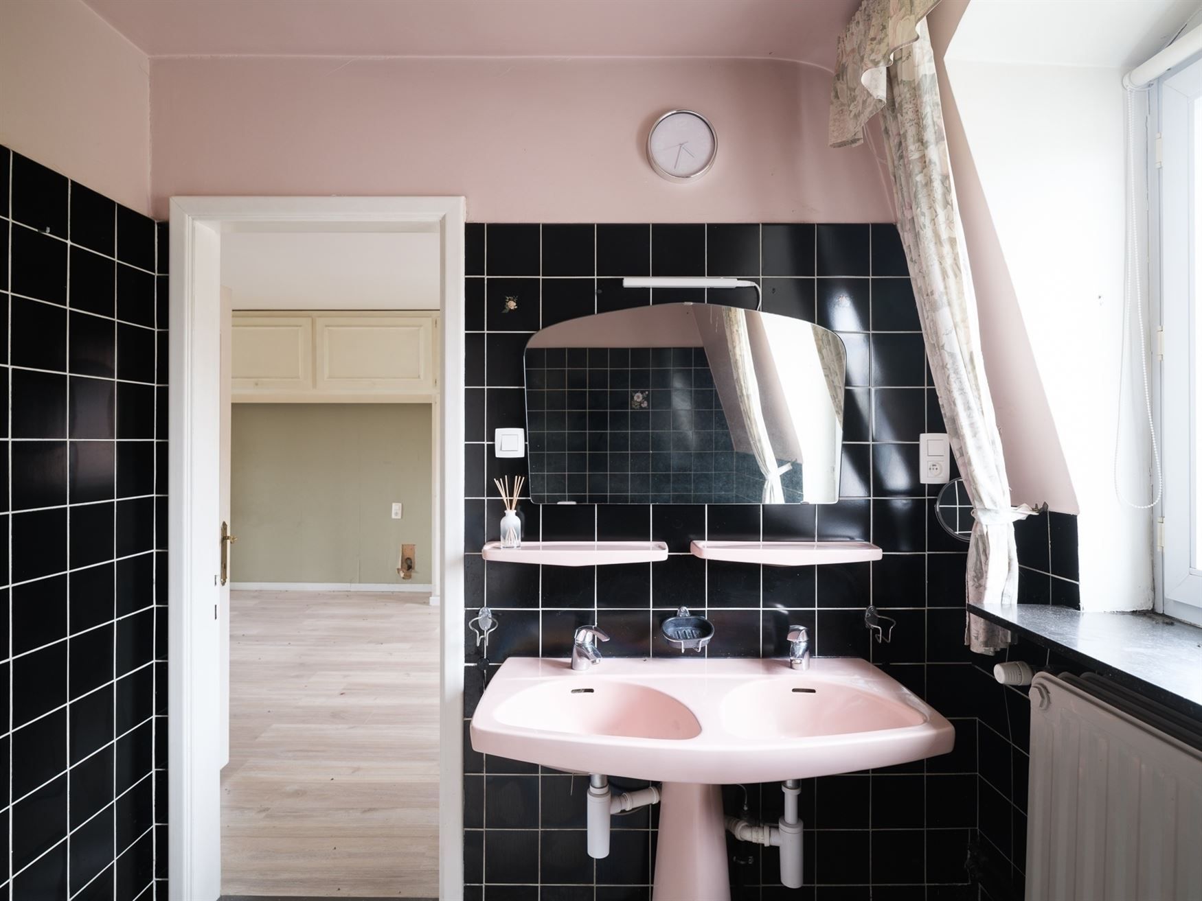 Karakterwoning met riante bijgebouwen foto 22