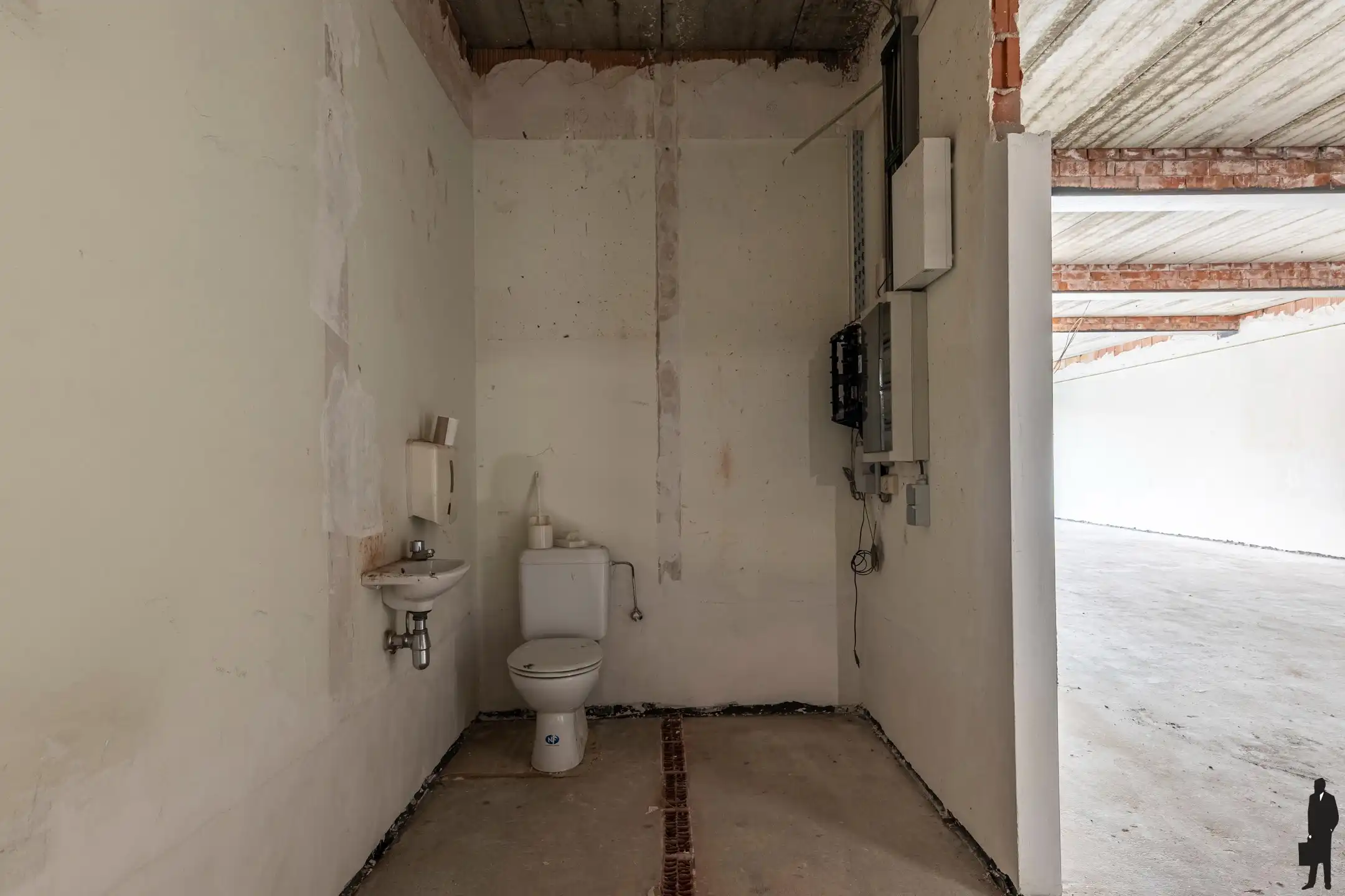 Casco handelsruimte van ca. 242 m² gelegen aan de jachthaven foto 4