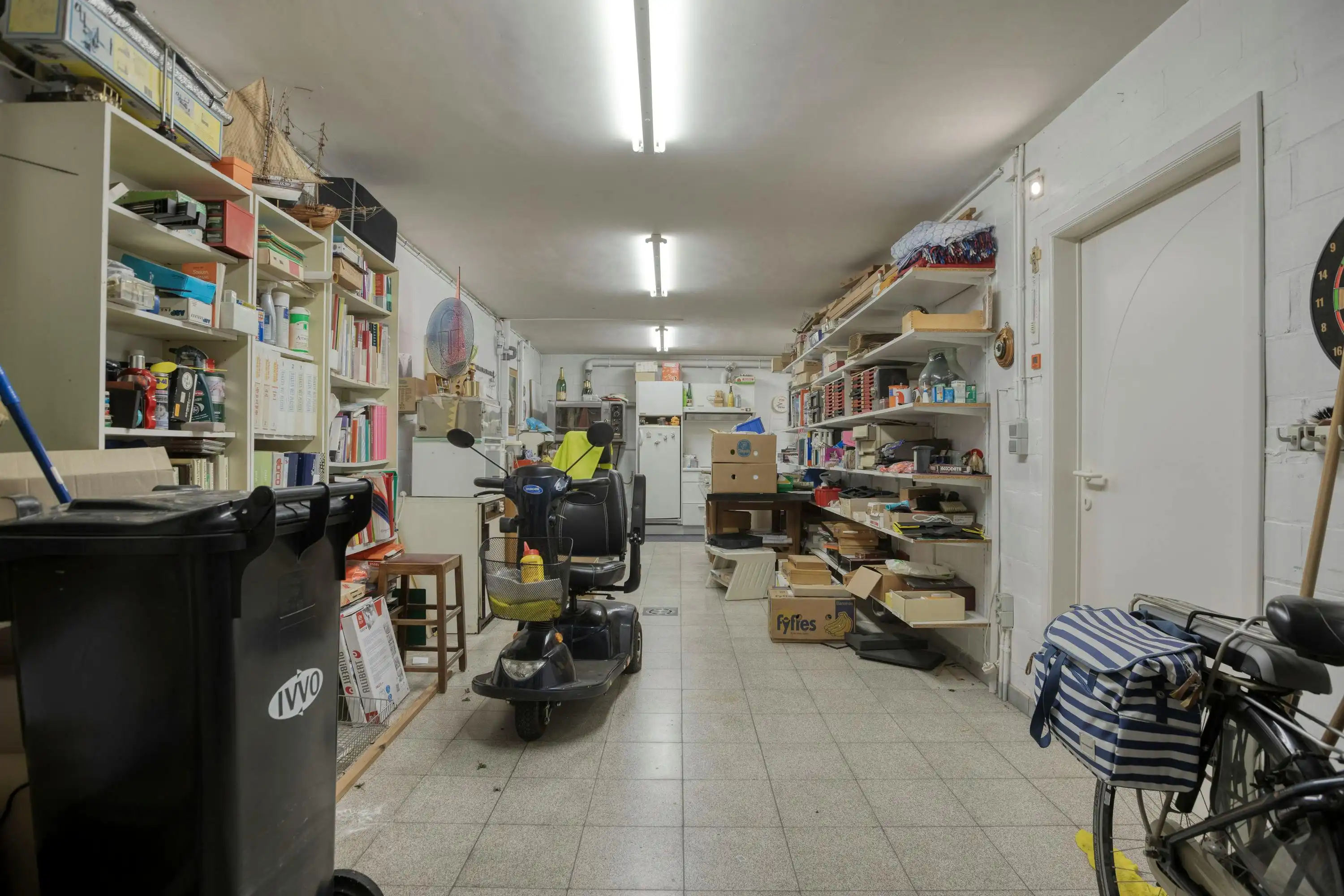 Ruime woning met 2 garages en lift in centrum Veurne foto 25