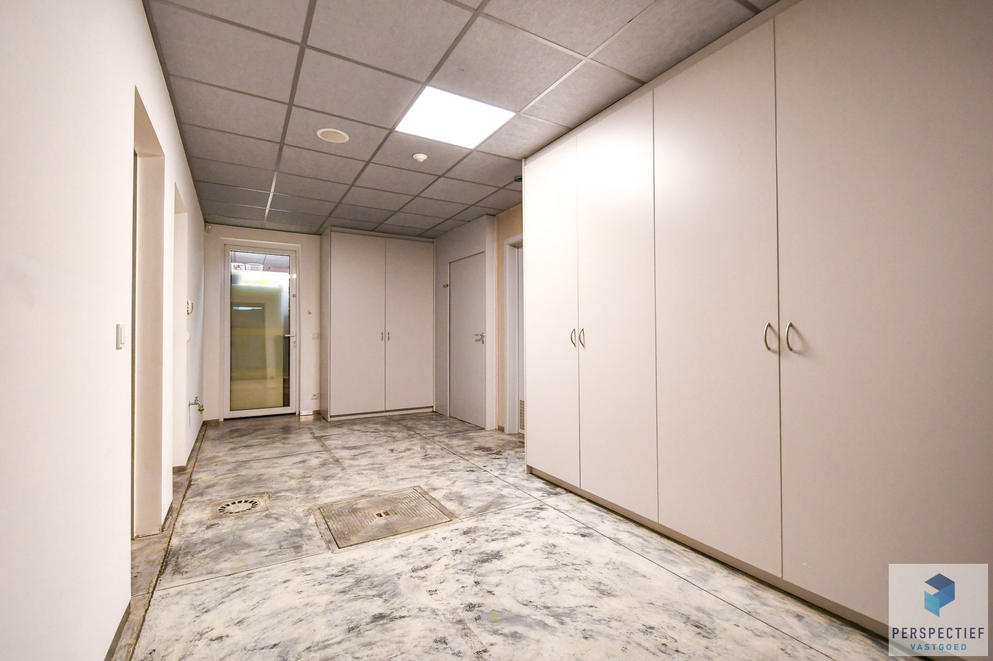 Uiterst goed gelegen polyvalente bedrijfsgebouw met 11 kantoorruimtes en een bruikbare vloeroppervlakte van 685m² foto 15