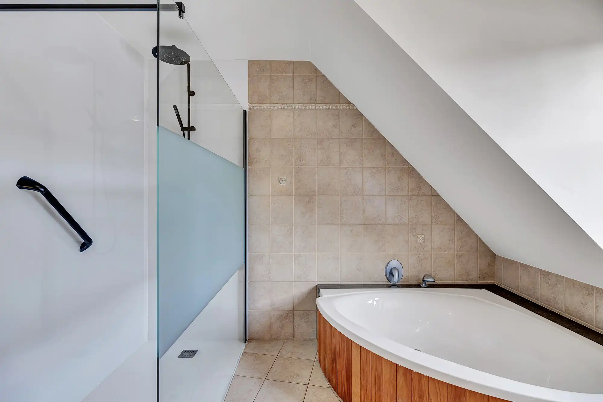 Luxe penthouse met 2 slpks & 5 terrassen centrum Zottegem foto 14