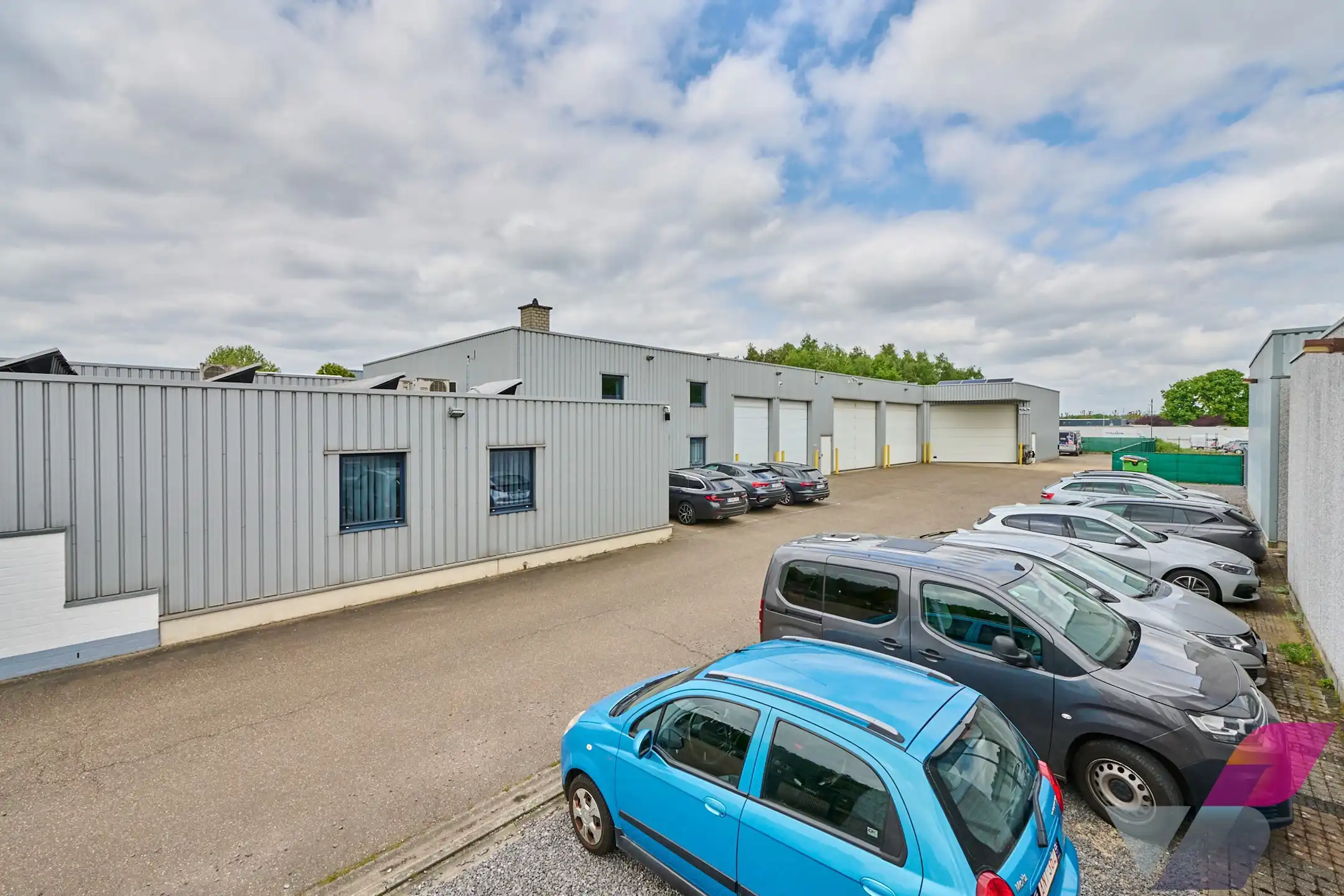 MULTIFUNCTIONEEL GEBOUW OP MOOIE ZICHTLOCATIE foto 21