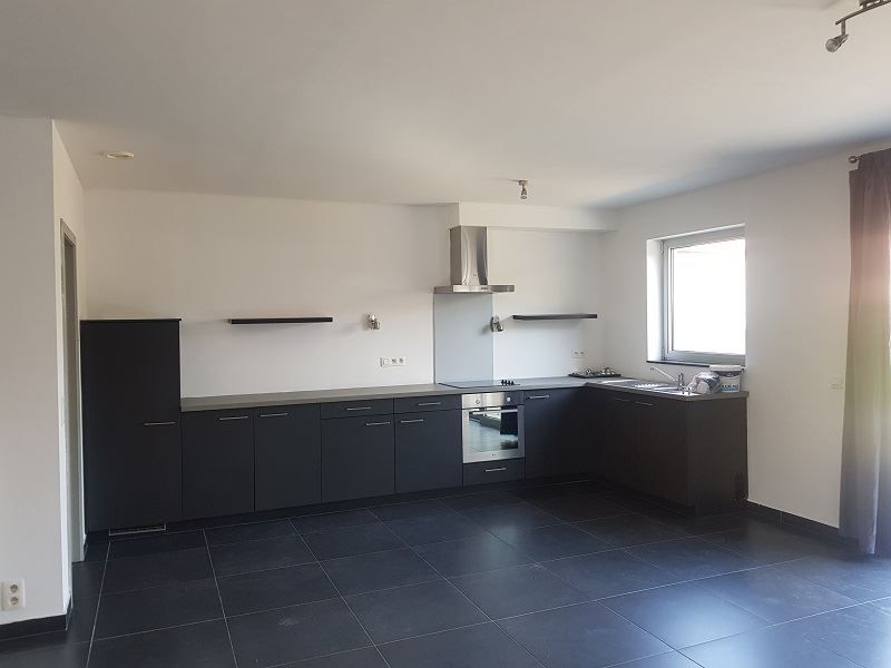 Gezellig gelijkvloers appartement met tuin, autostaanplaats en kelderberging foto 9