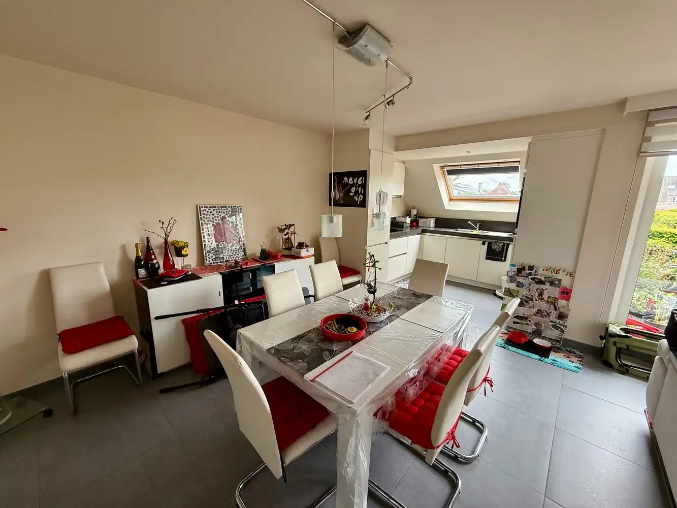 Ruim, energiezuinig appartement met 2 slaapkamers én garage! foto 5