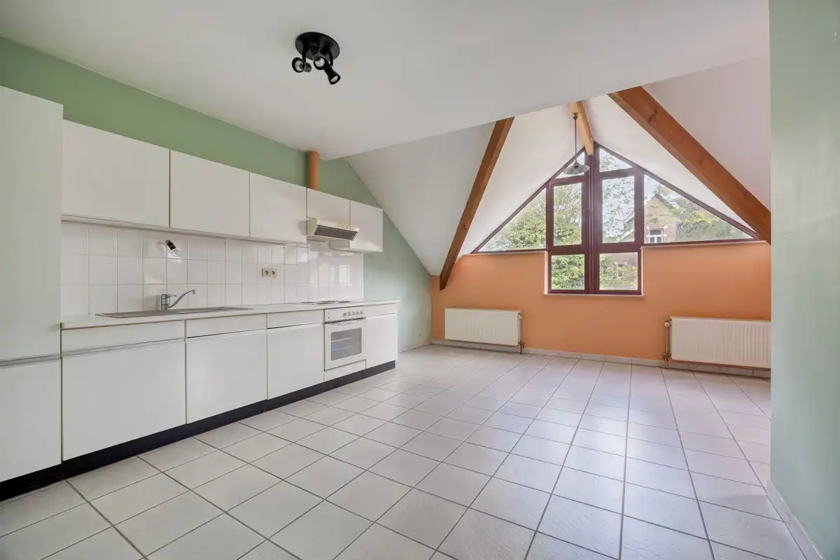 Ruim dakappartement in kleine residentie foto 5