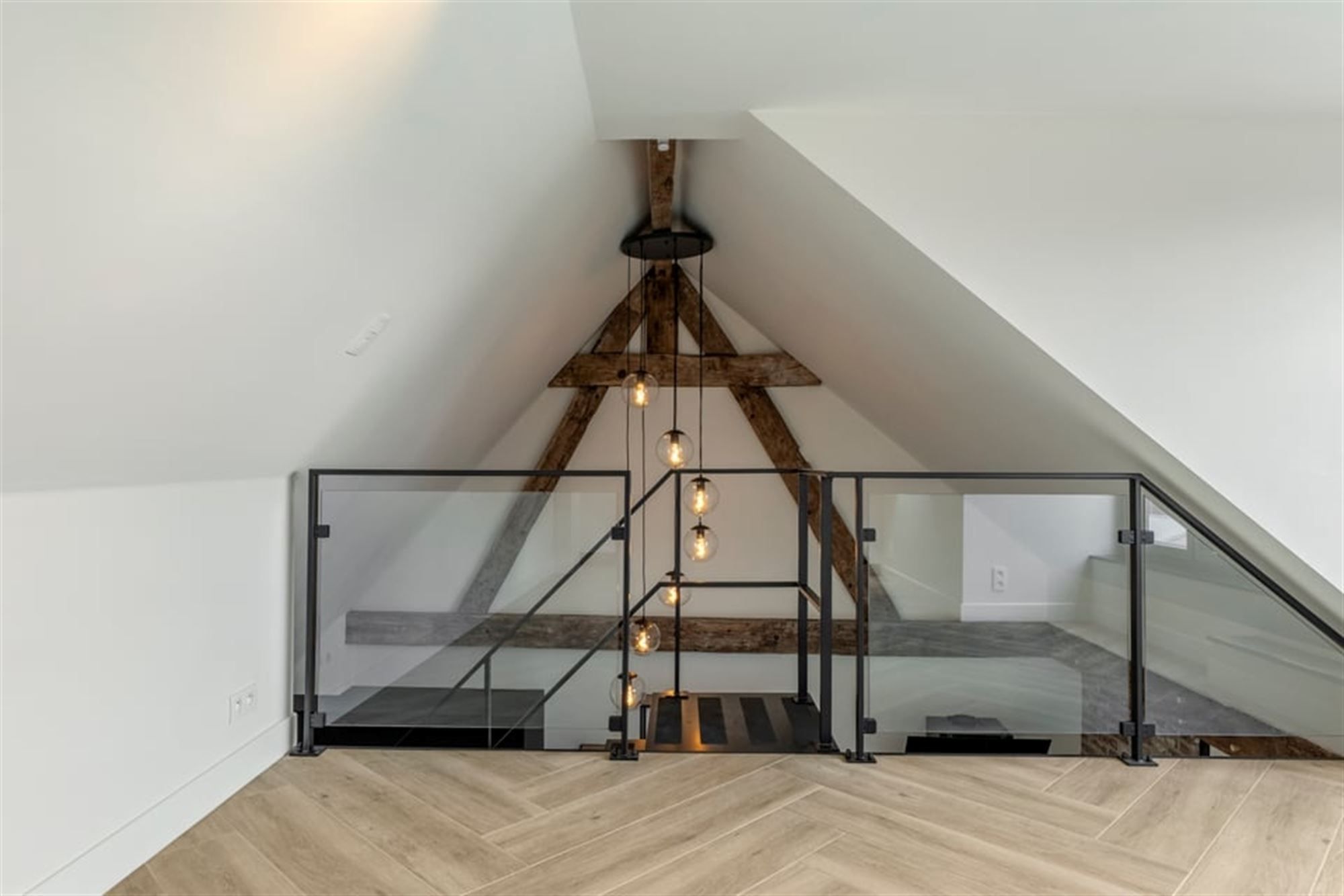 PRACHTIG GERENOVEERD APPARTEMENT MET 2 TERRASSEN TE HUUR MIDDENIN HET CENTRUM VAN SINT-TRUIDEN  foto 21