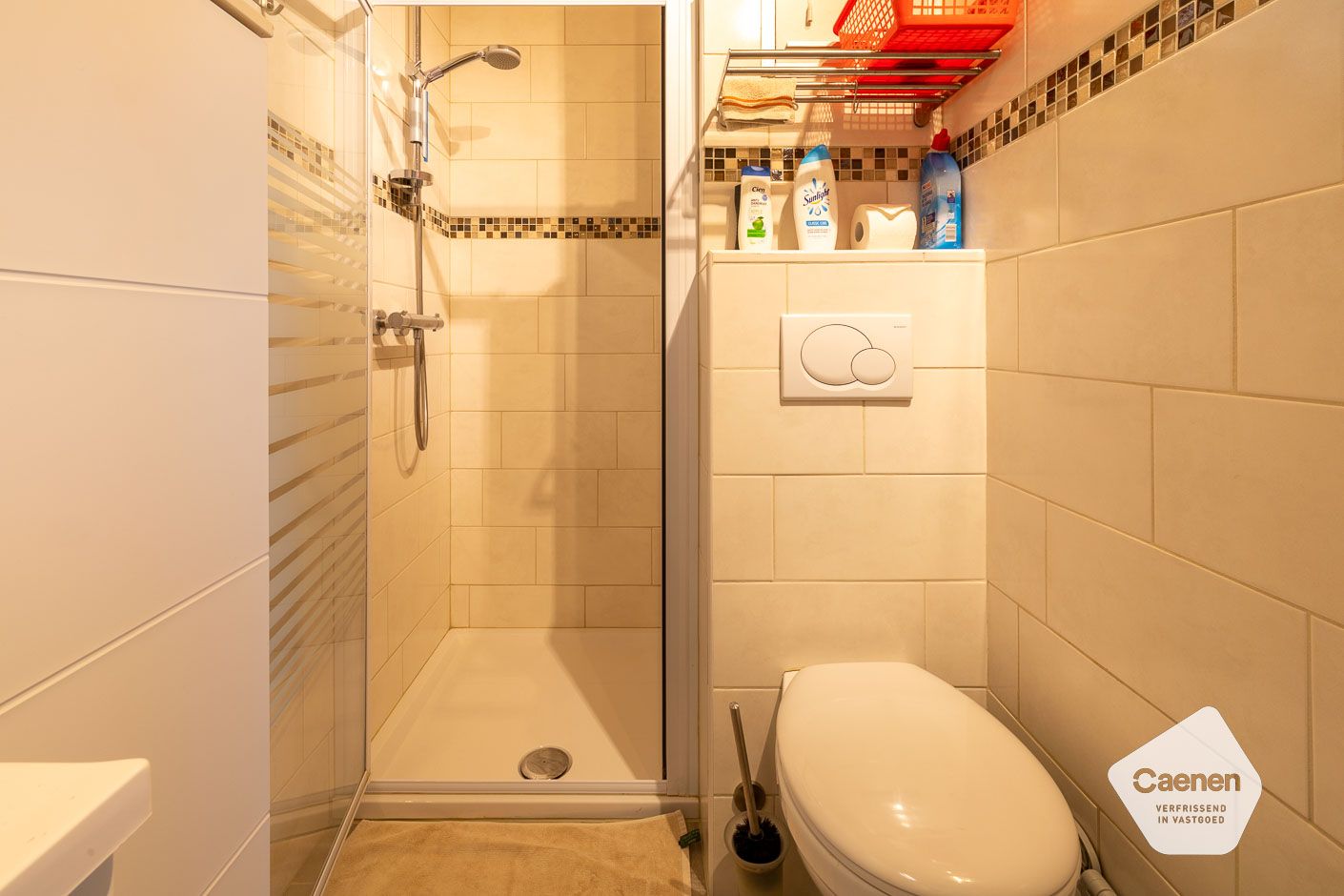 Prachtig vernieuwde studio met afzonderlijke slaaphoek te koop foto 4