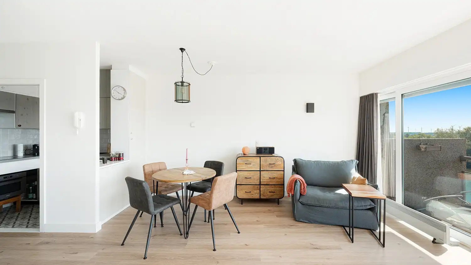 Prachtige studio met zonnig terras en open zichten foto 2